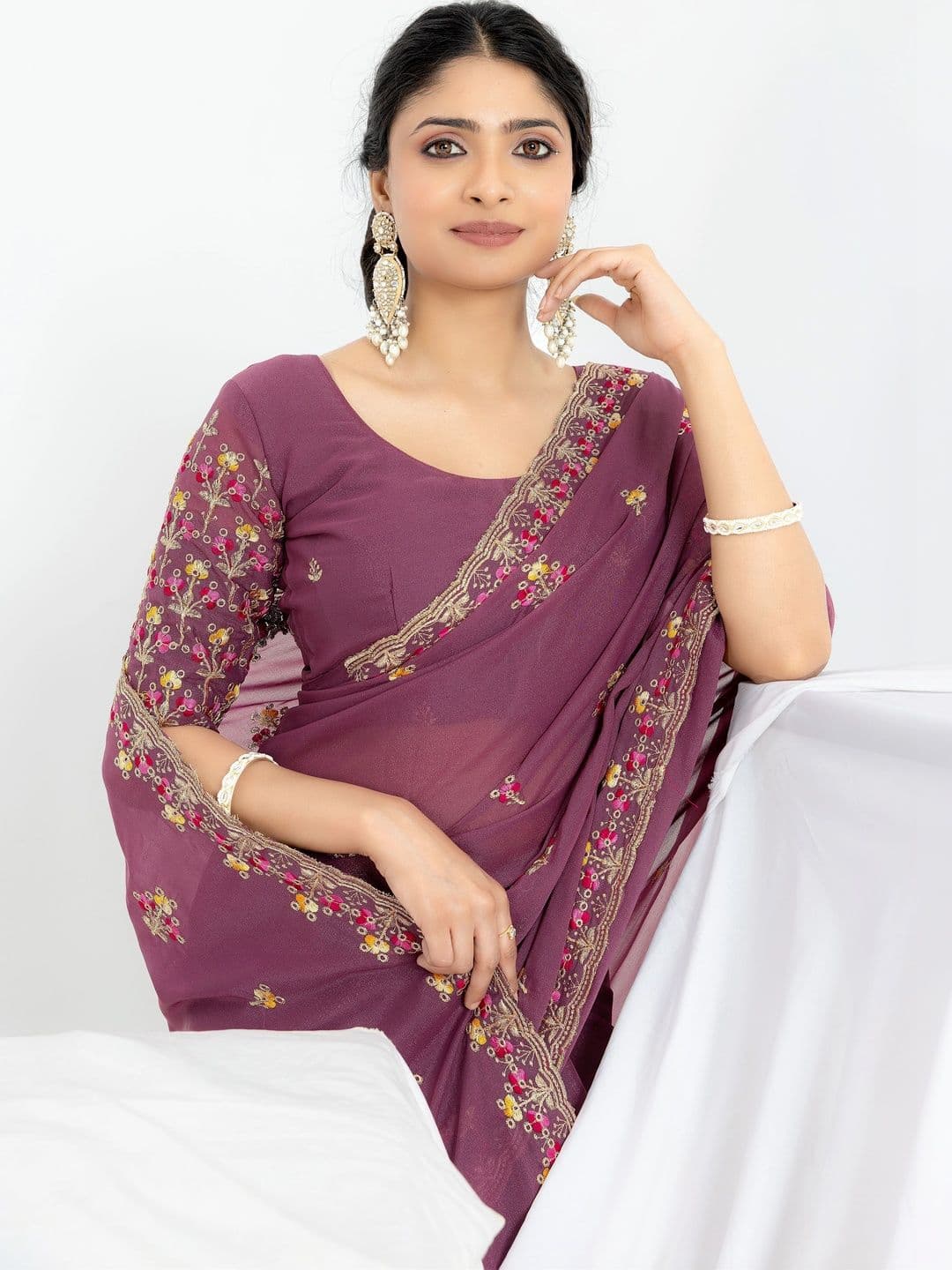 LabelVASTRA Floral Zari Poly Georgette Saree thumbnail 4