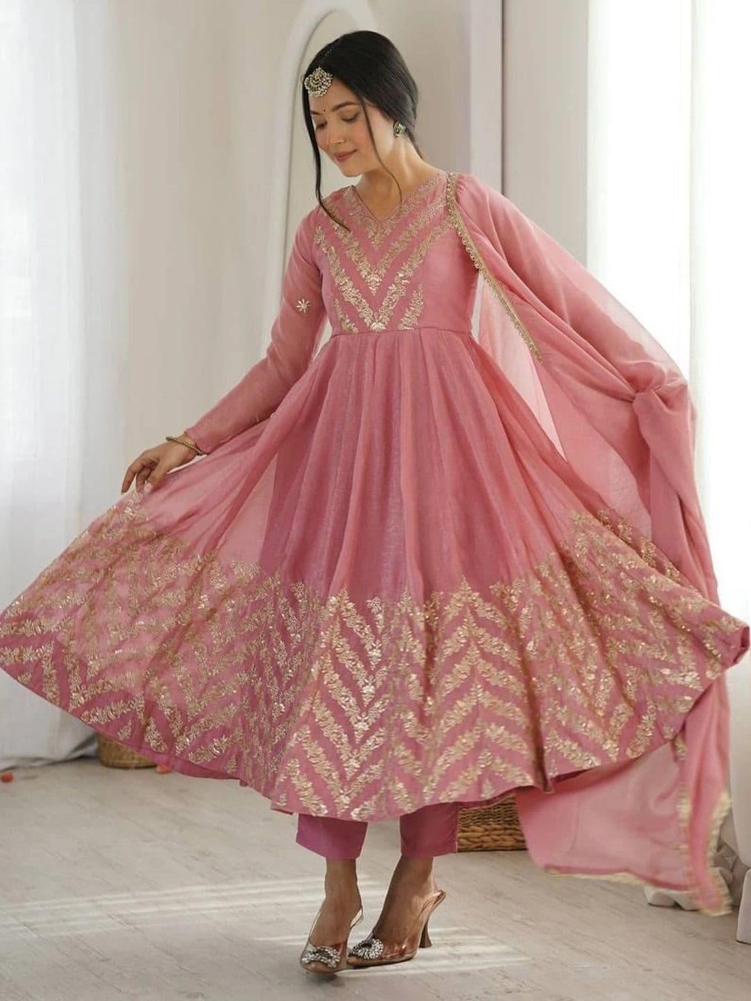 VastraBazaar Women Embroidered Empire Pure Silk Kurta with Trousers & With Dupatta - view 1