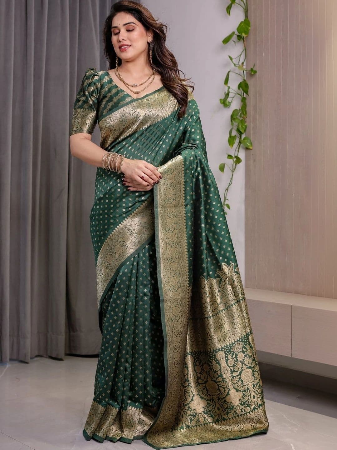 Mitera Woven Design Zari Silk Blend Designer Saree thumbnail 4