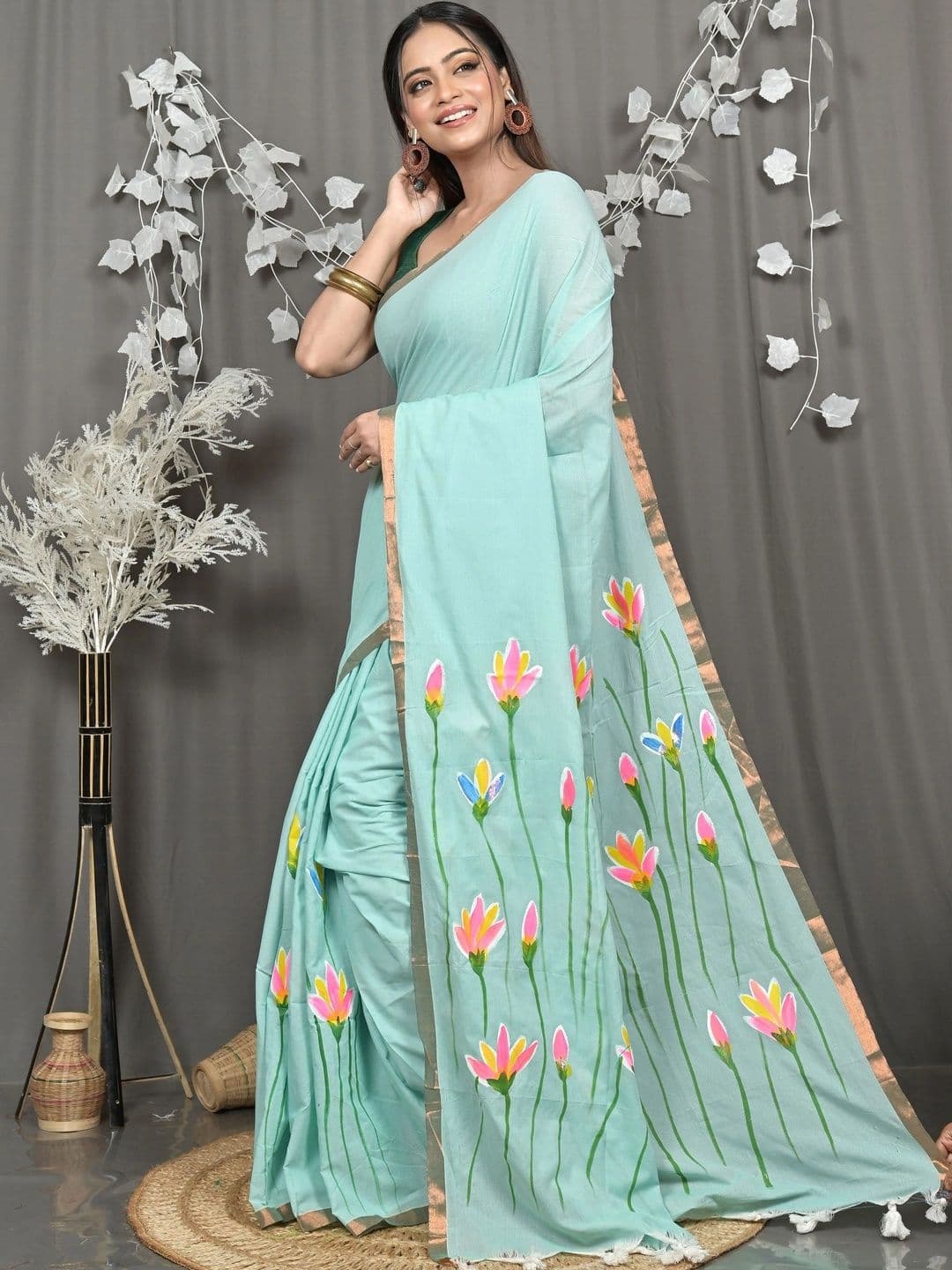 DipDiya Floral Sequinned Pure Cotton Handloom Taant Saree thumbnail 7