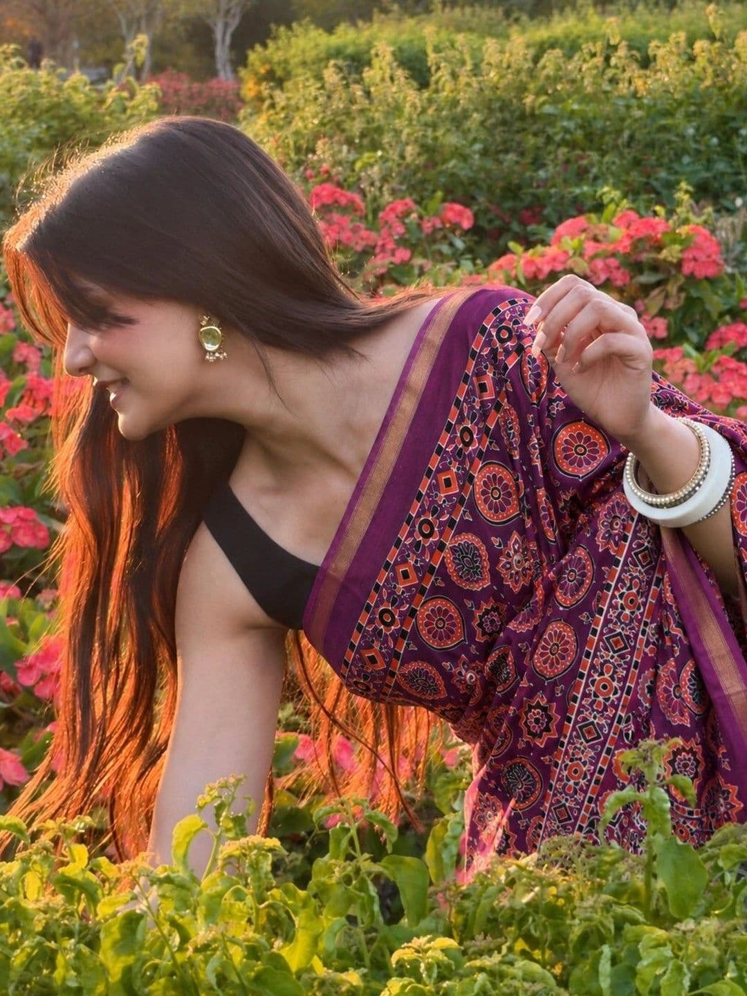 Lovwear Ethnic Motifs Pure Cotton Handloom Ikat Saree thumbnail 3