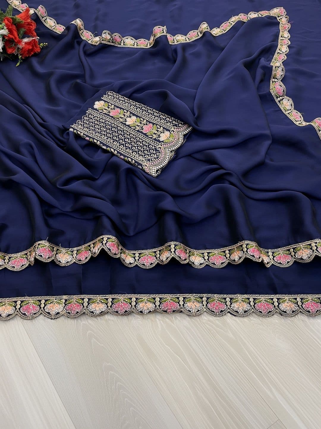Saanvi Floral Embroidered Silk Blend Saree thumbnail 4