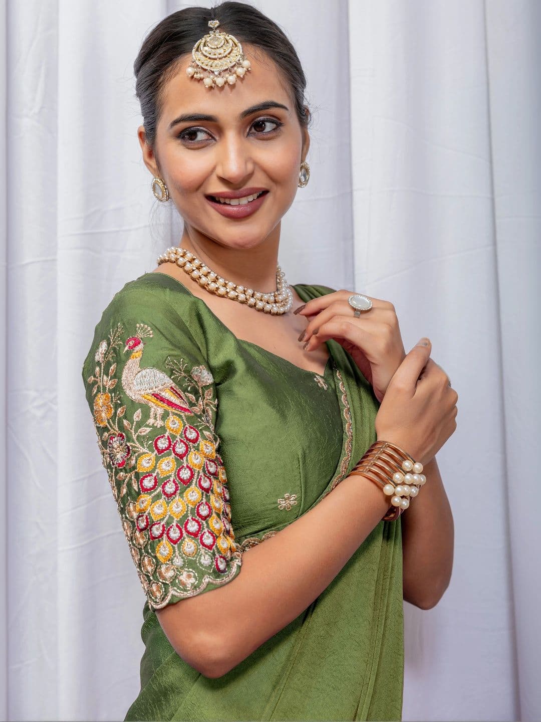 Saanvi Embellished Embroidered Poly Georgette Saree thumbnail 2