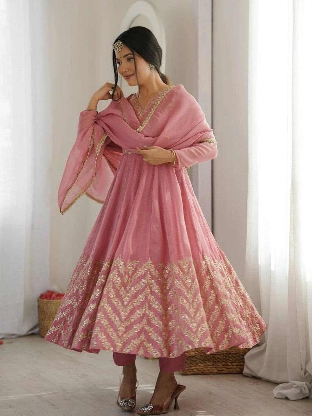 NORAFLEX Women Tiered Gotta Patti Pure Silk Kurta with Trousers & With Dupatta thumbnail 3