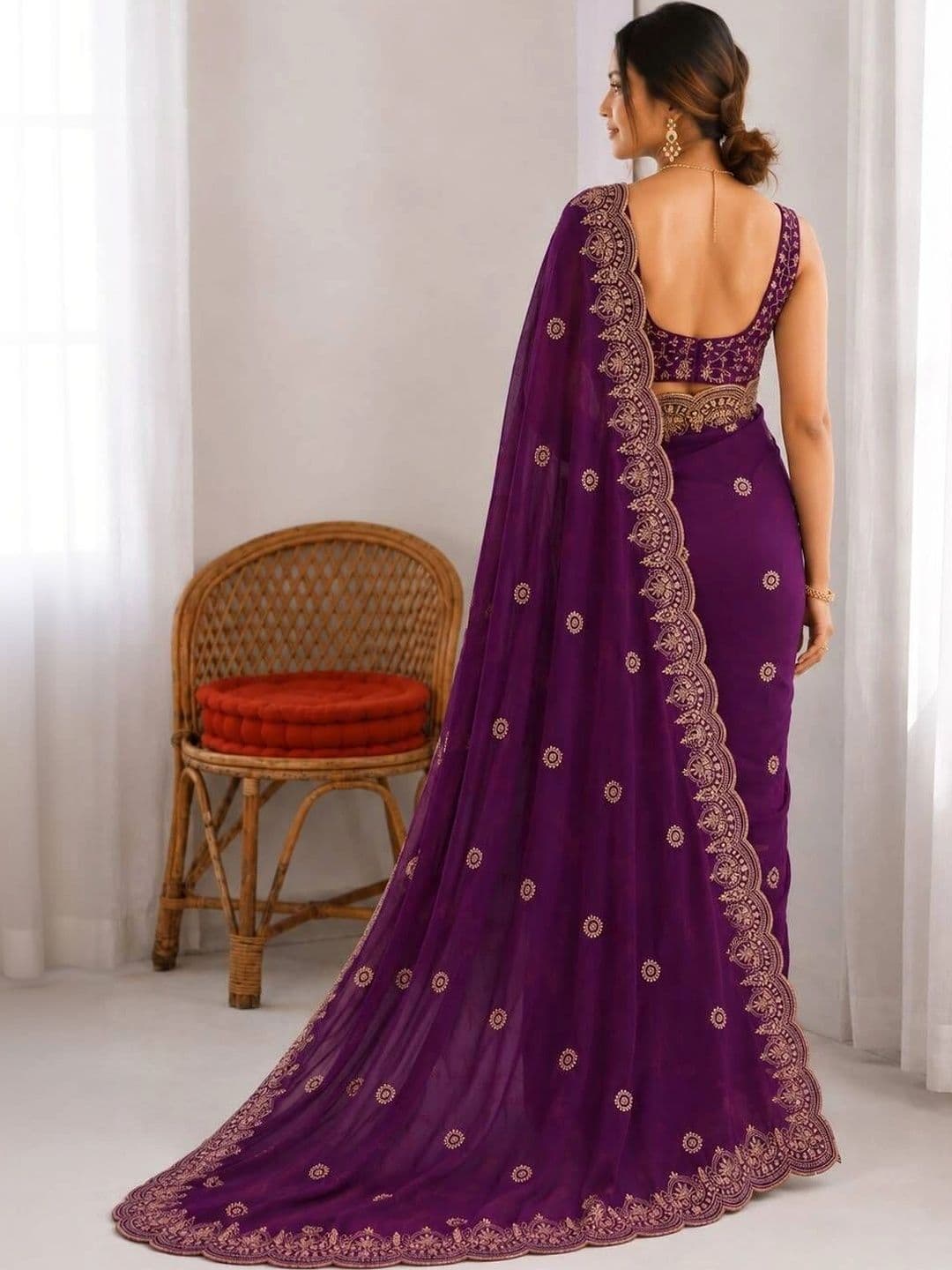 LabelVASTRA Floral Embroidered Poly Georgette Saree thumbnail 4