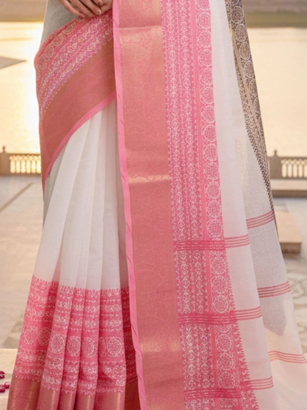 Mitera Silk Blend Designer Saree thumbnail 2