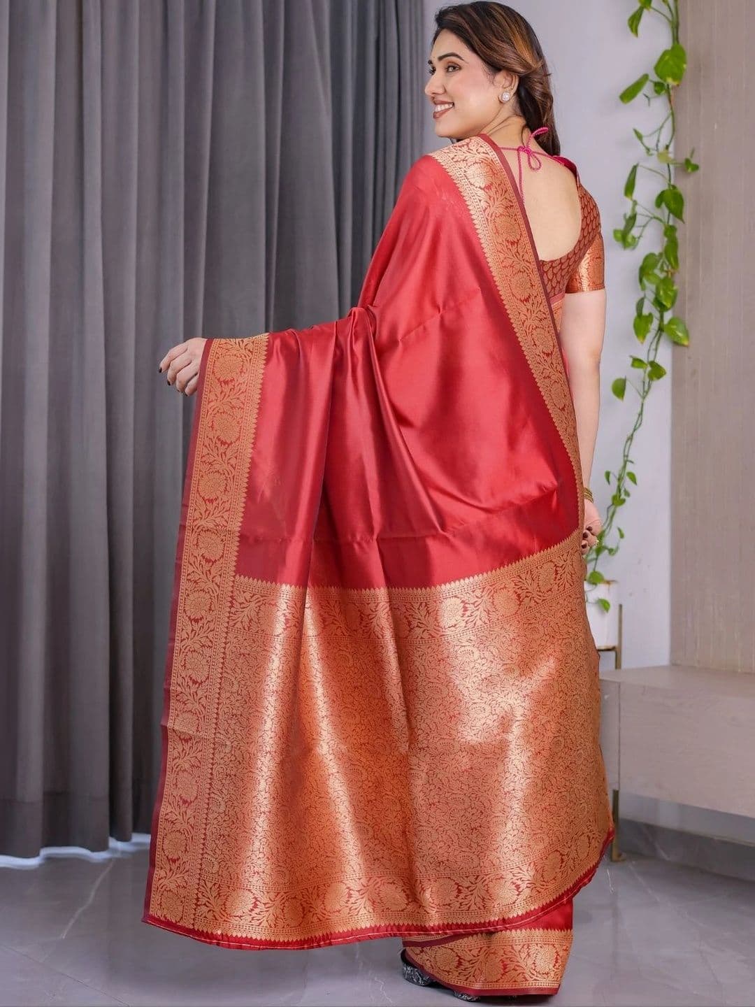 Mitera Woven Design Zari Silk Blend Designer Saree thumbnail 2