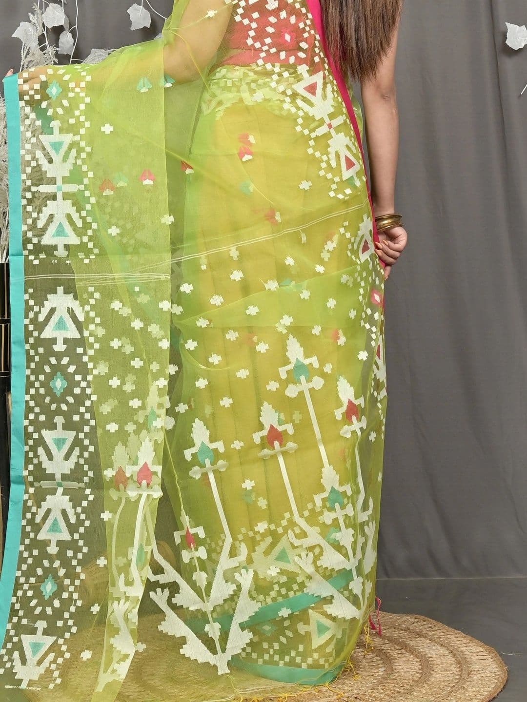 DipDiya Ethnic Motifs Sequinned Handloom Taant Saree thumbnail 2