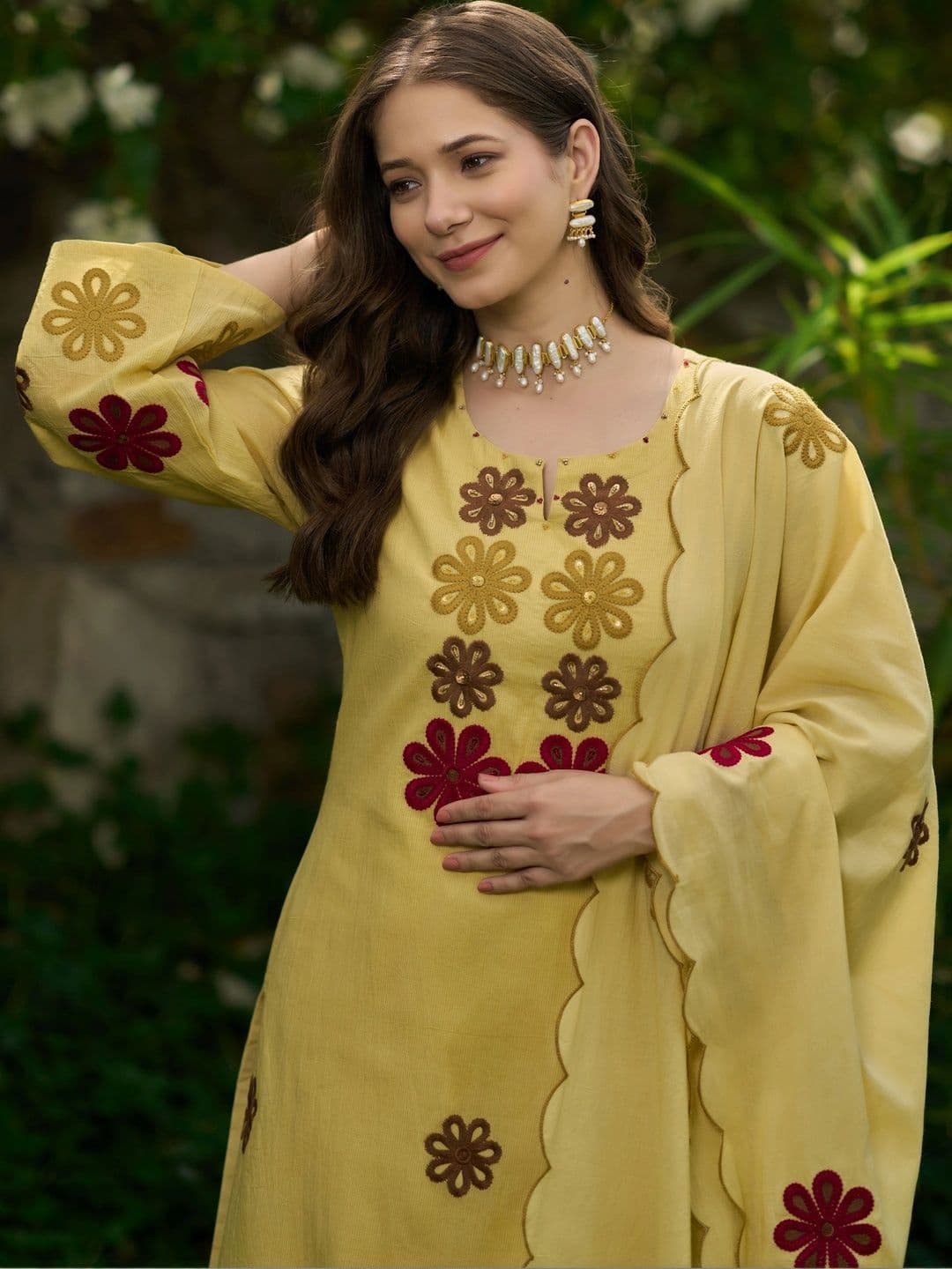 Ijya Women Floral Embroidered Regular Thread Work Chanderi Silk Kurta with Trousers & With Dupatta thumbnail 7