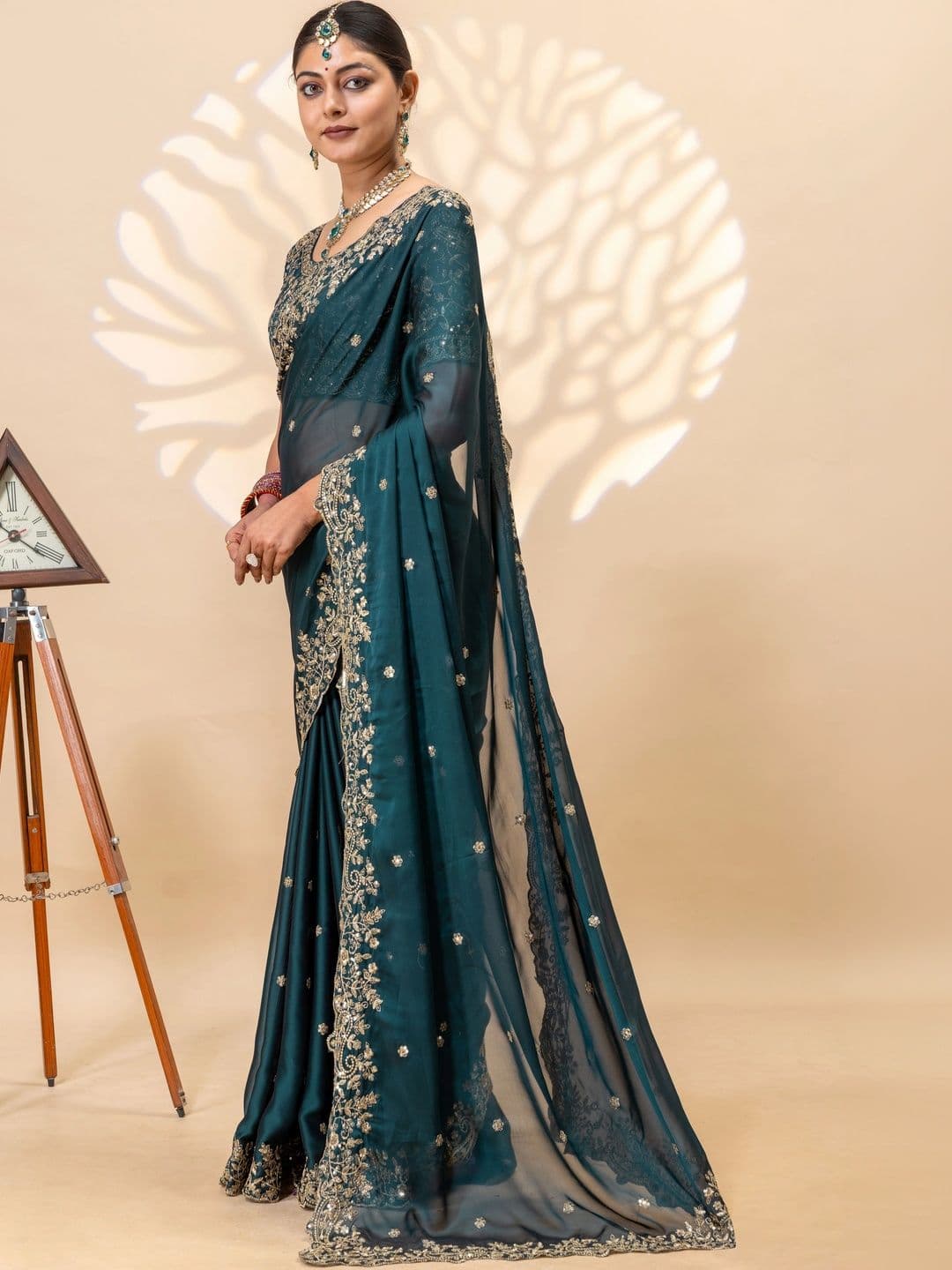 LabelVASTRA Floral Embroidered Silk Blend Saree thumbnail 7