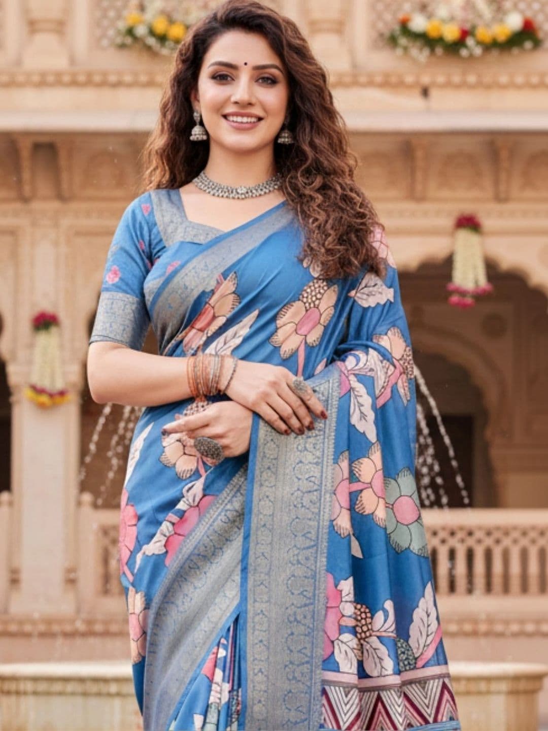 Mitera Floral Silk Blend Designer Saree thumbnail 4