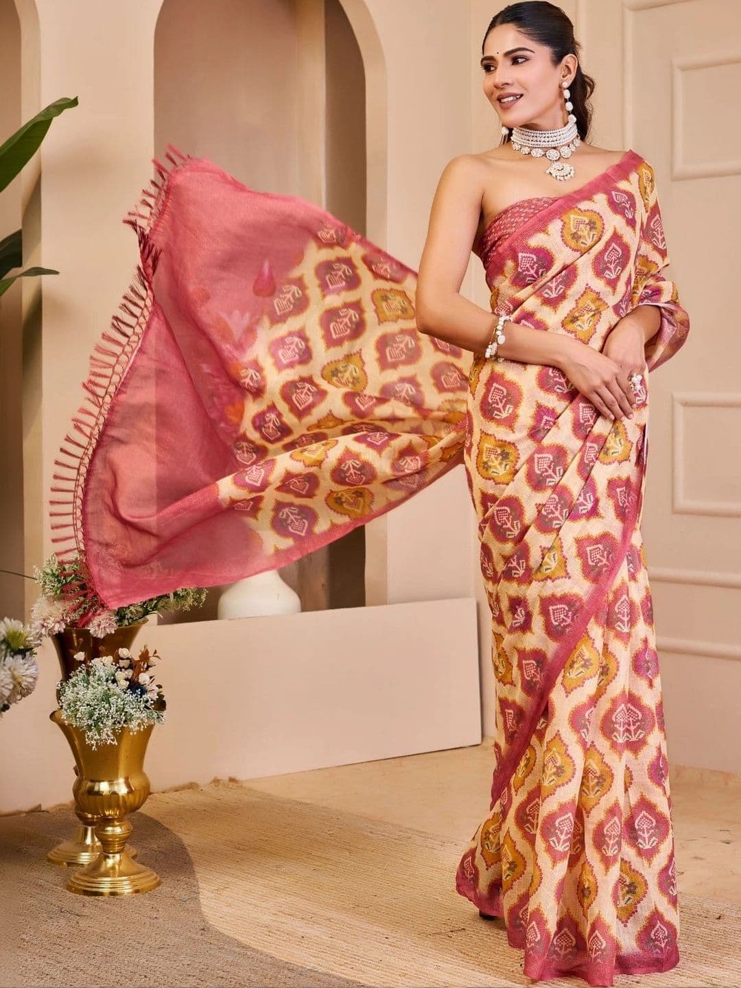 Mitera Ethnic Motifs Tissue Designer Saree thumbnail 3