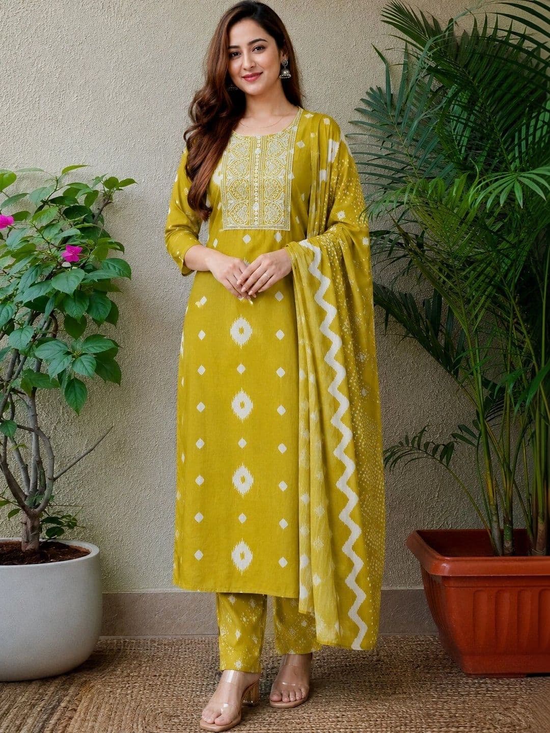 GLOWWORLD Women Floral Printed Regular Thread Work Pure Cotton Kurta with Trousers & With Dupatta - view 1