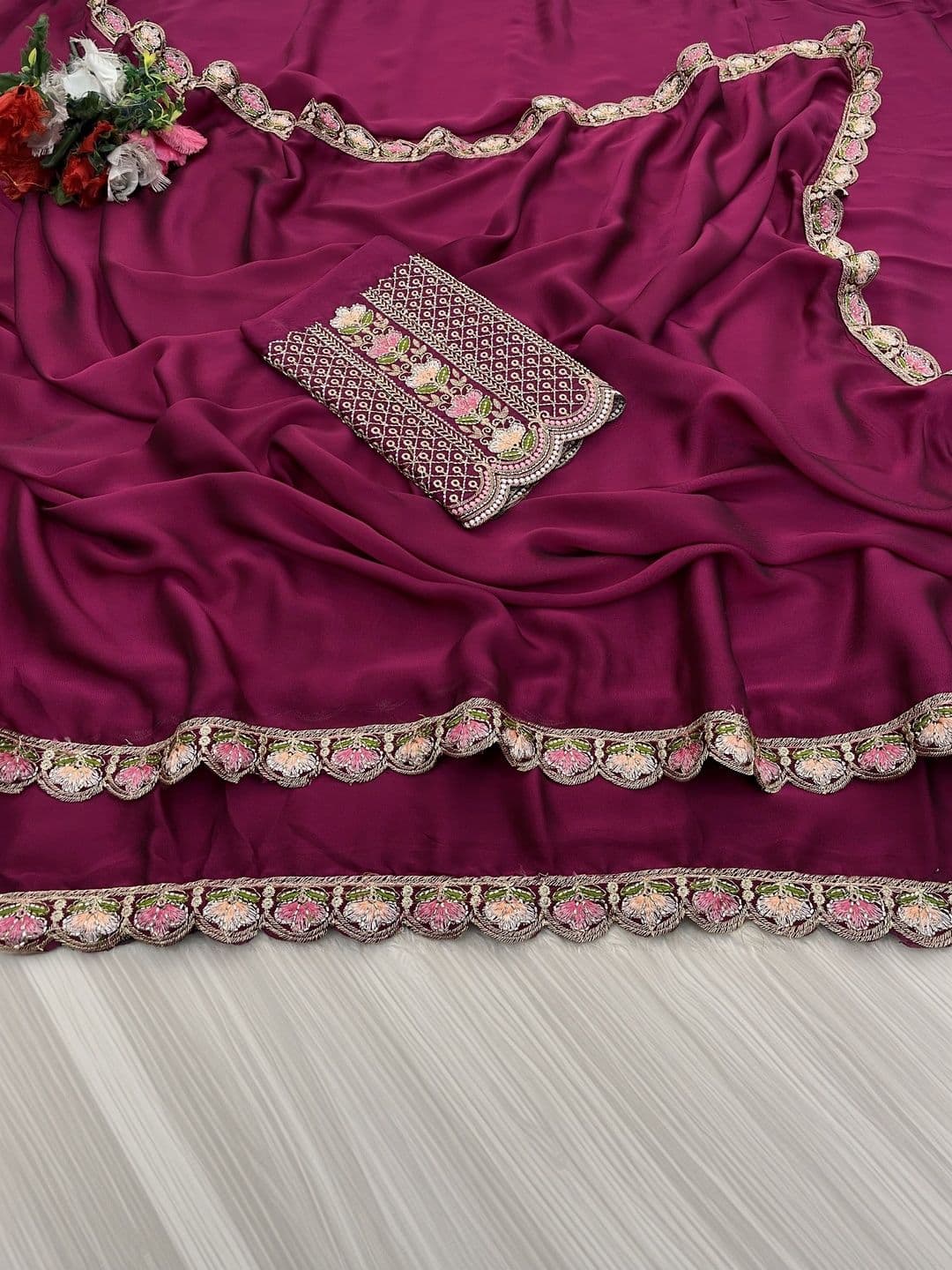 Vastra Drape Women Sequinned Silk Blend Saree thumbnail 4