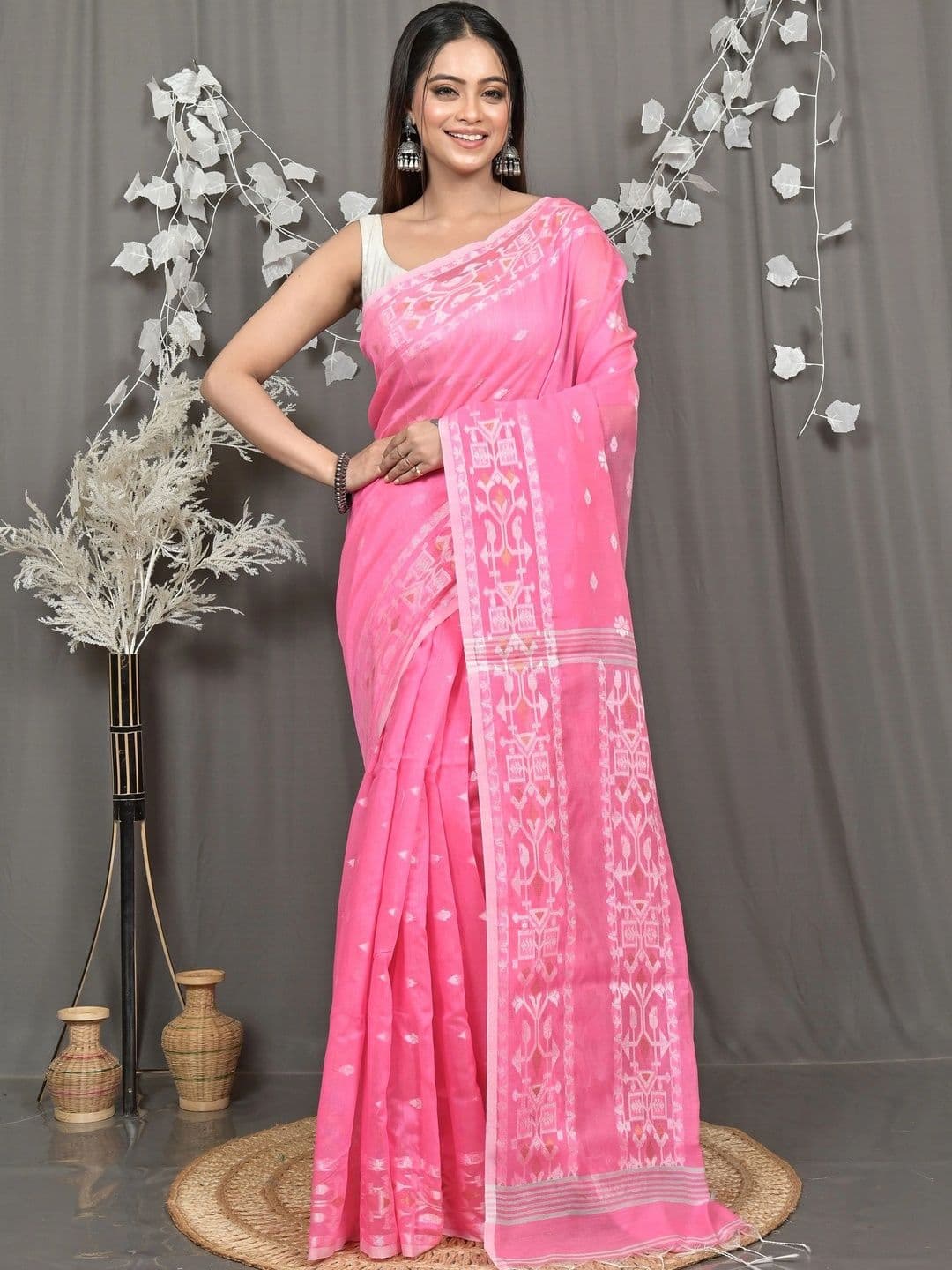 DipDiya Women Woven Design Sequinned Handloom Taant Saree thumbnail 2