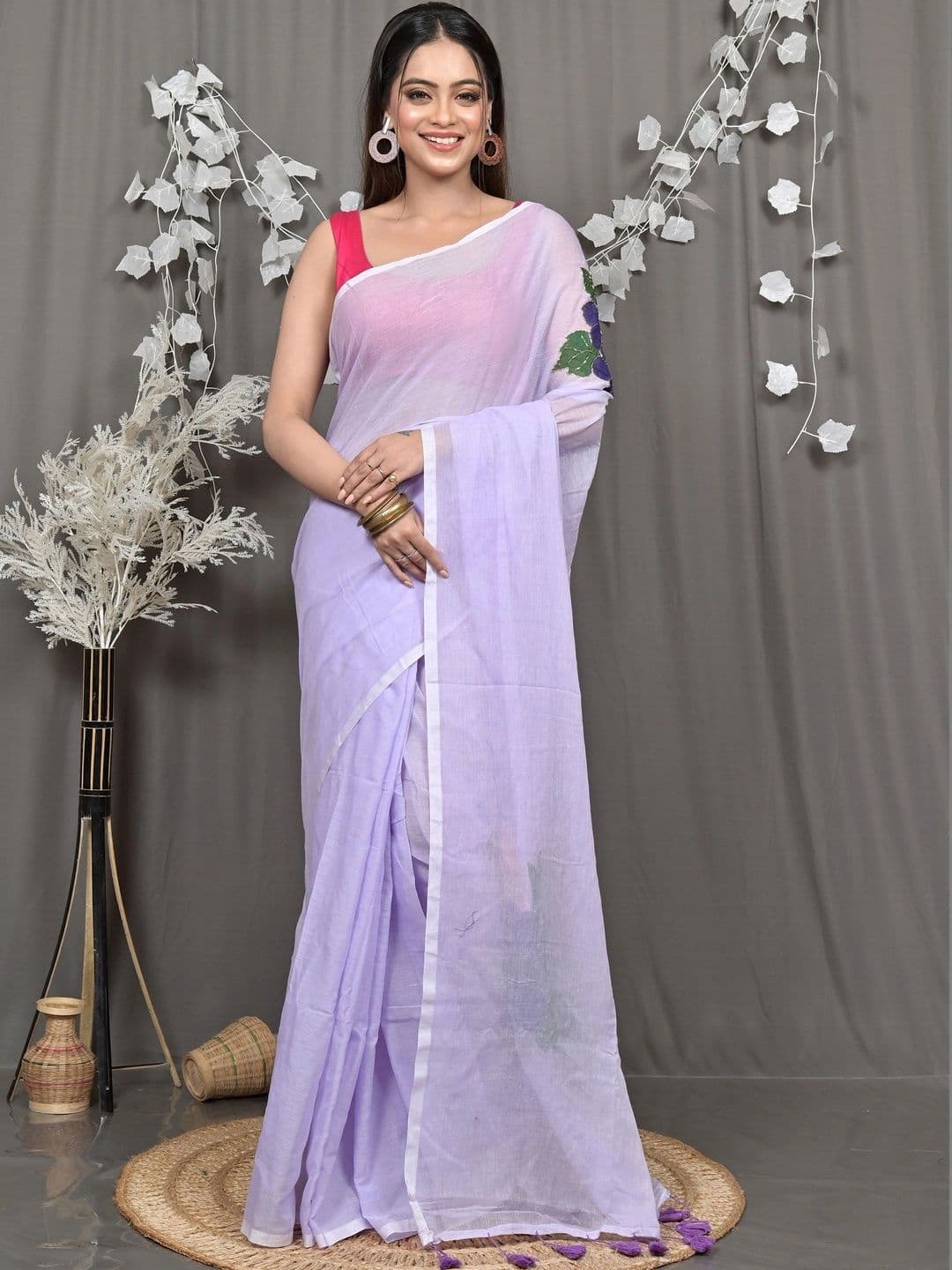 DipDiya  Women Floral Sequinned Pure Cotton Handloom Taant Saree thumbnail 2