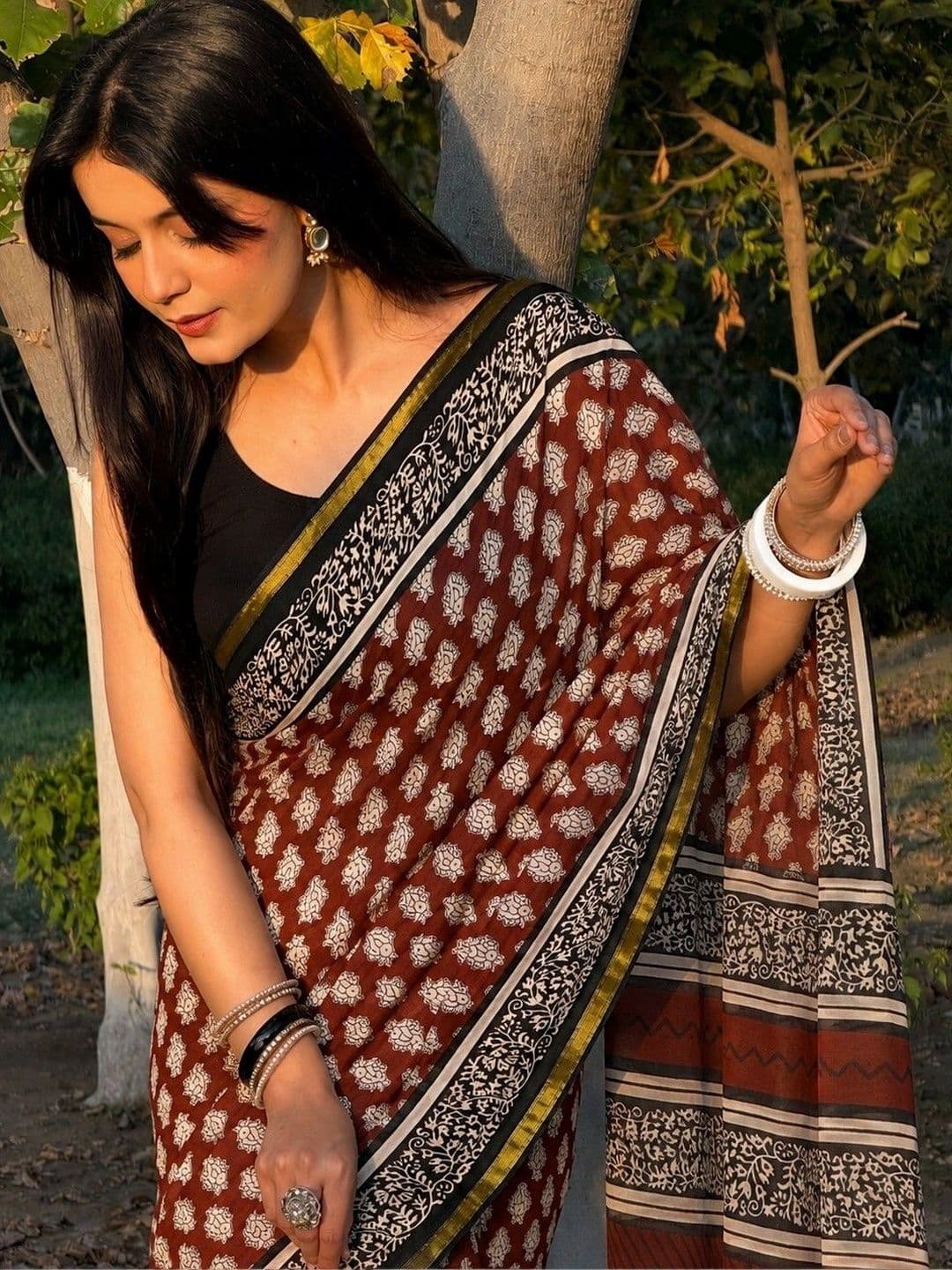 Lovwear Ethnic Motifs Pure Cotton Handloom Ikat Saree - view 1