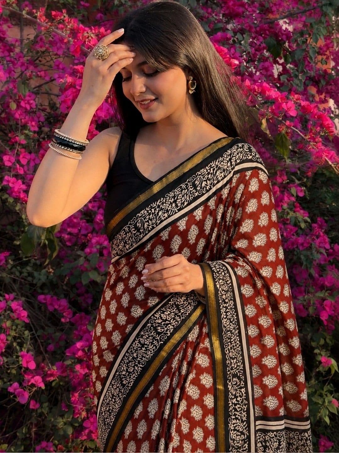 Lovwear Ethnic Motifs Pure Cotton Handloom Ikat Saree thumbnail 2