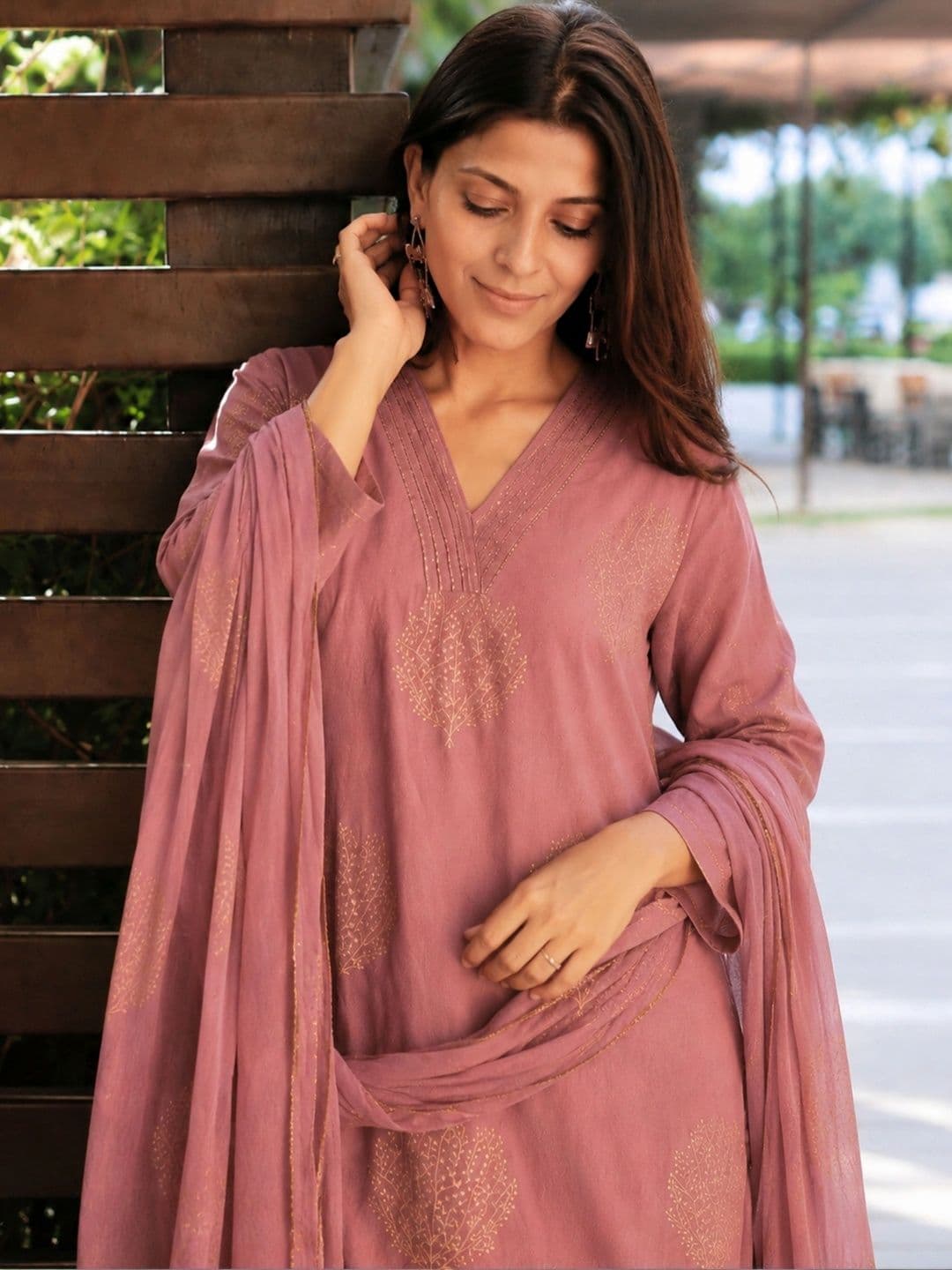 Klere Women Ethnic Motifs Printed Regular Kurta with Trousers & With Dupatta thumbnail 4