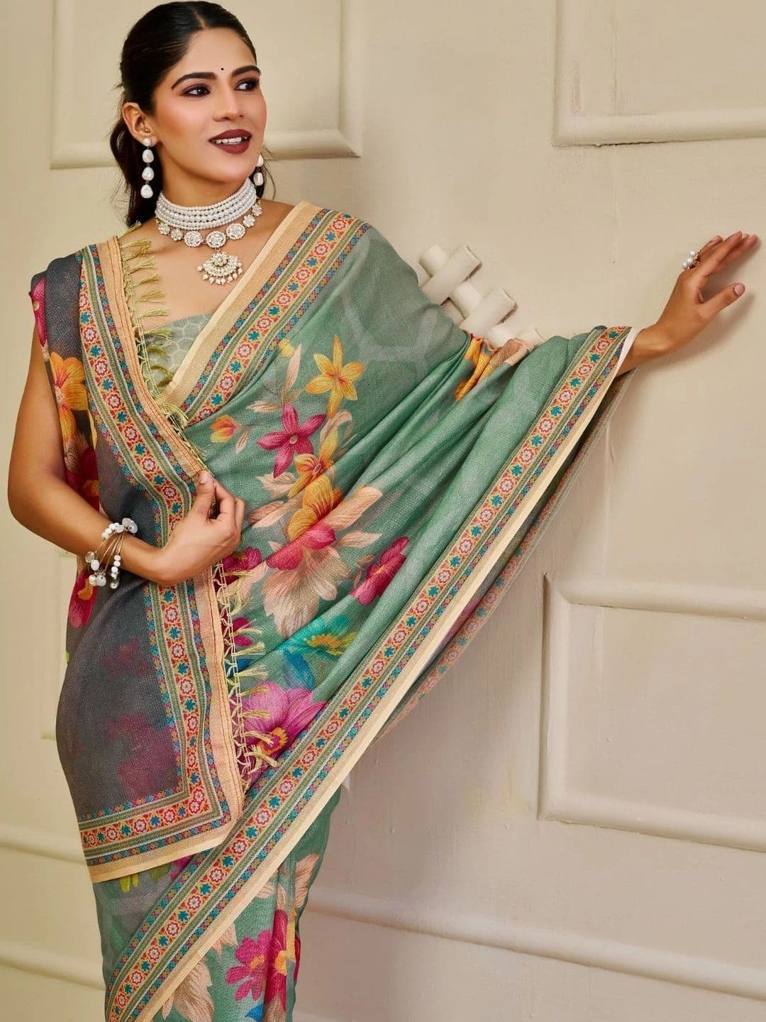 Mitera Floral Tissue Designer Saree thumbnail 3