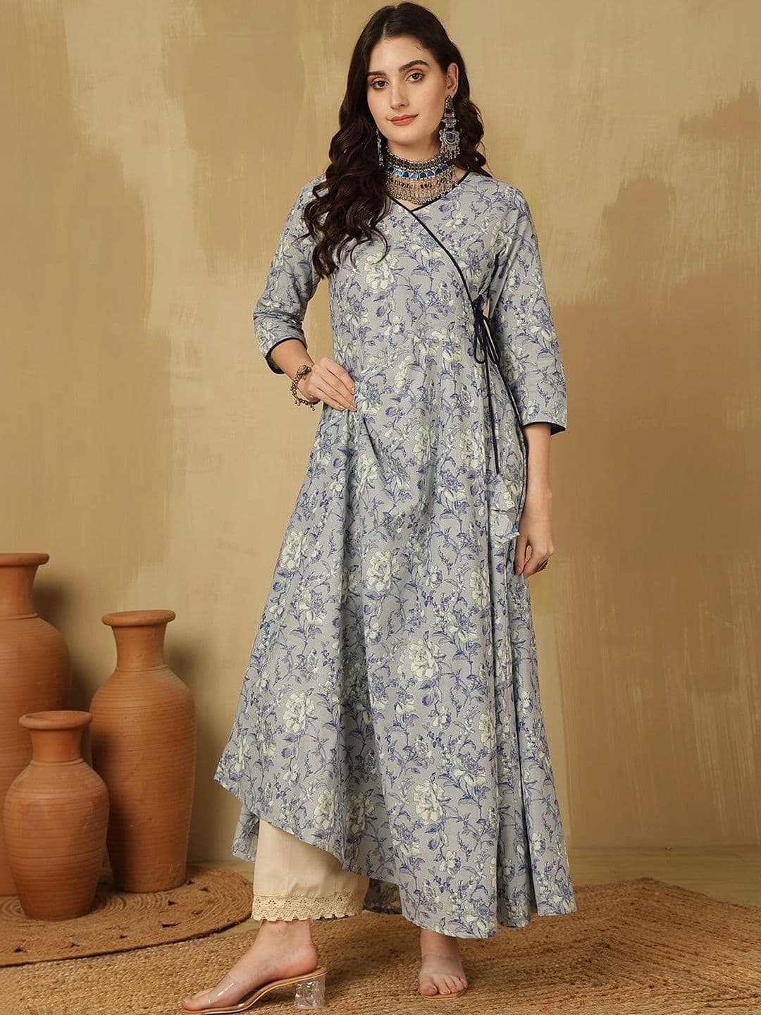 Sangria Women Floral Printed Floral Anarkali Kurta thumbnail 2