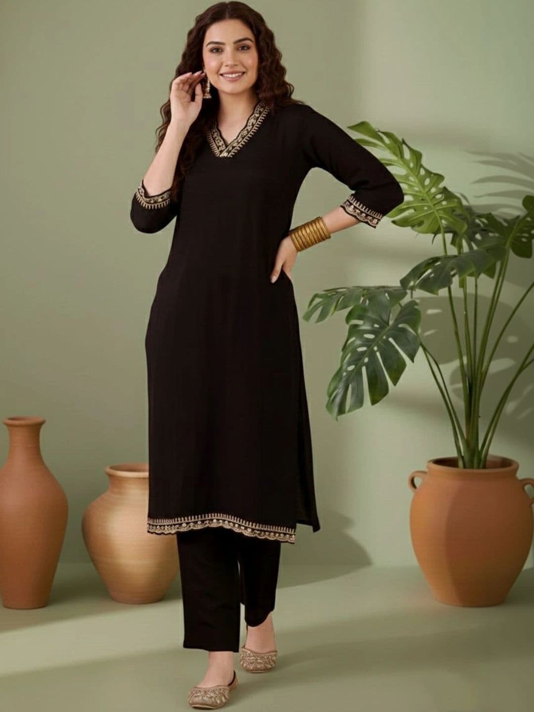KALAMIR Women Ethnic Motifs Embroidered Regular Thread Work Kurta with Trousers thumbnail 5