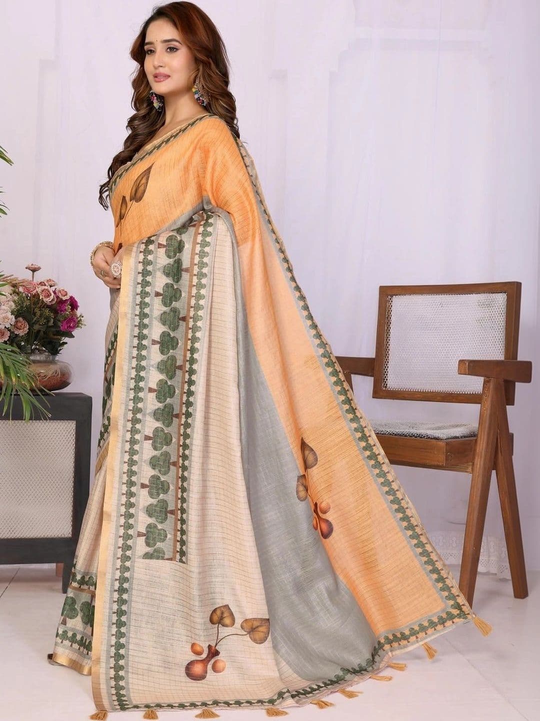 Pixie lane Striped Zari Linen Blend Saree thumbnail 3
