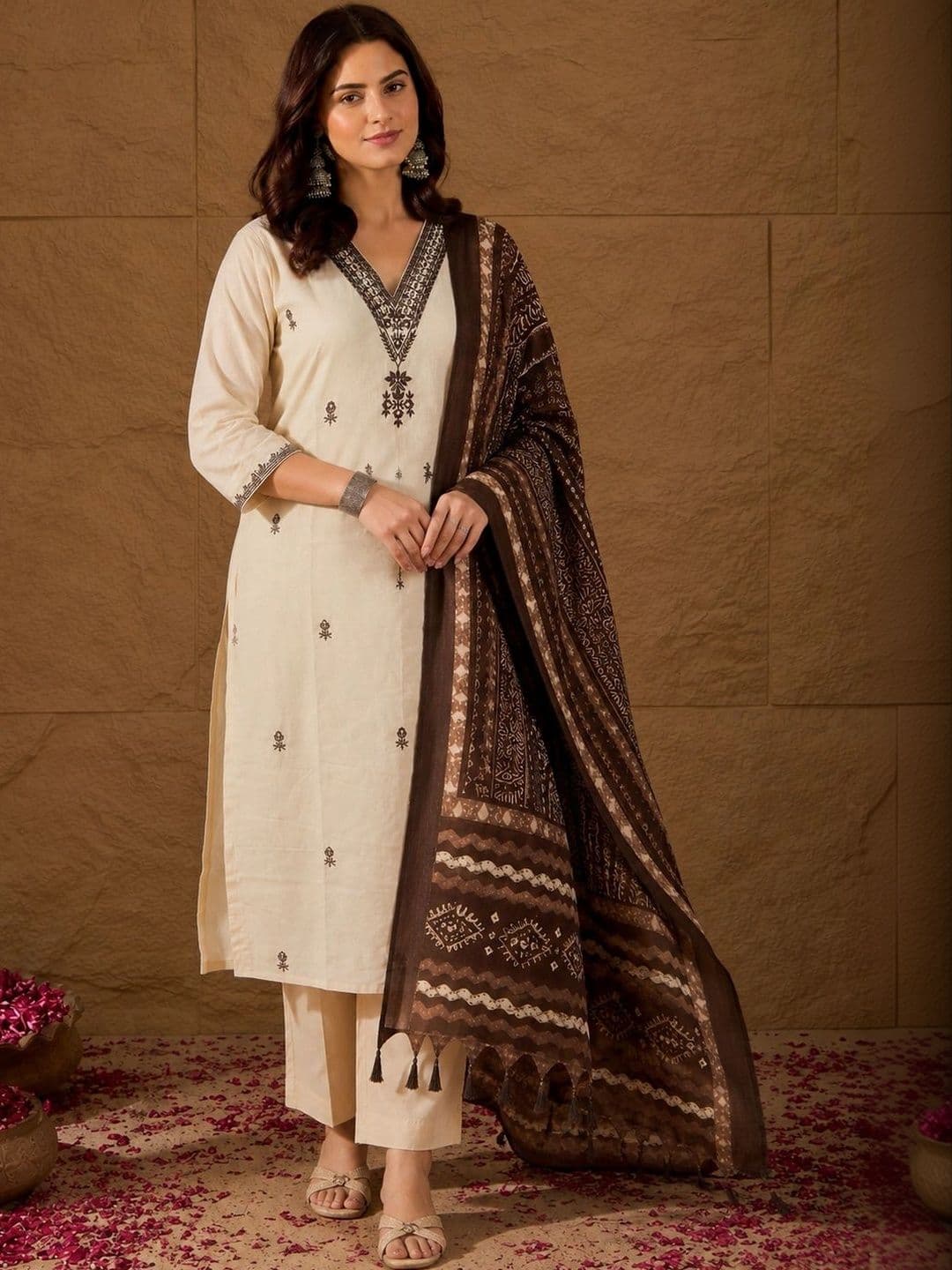 Sangria Women Ethnic Motifs Regular Thread Work Linen Kurta with Palazzos & With Dupatta - view 1