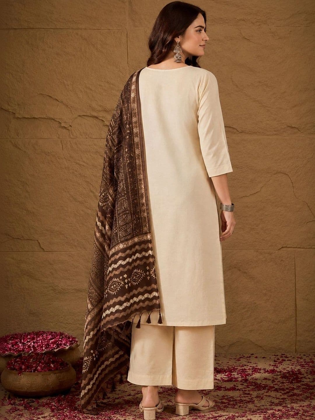 Sangria Women Ethnic Motifs  Regular Thread Work Linen Kurta with Palazzos & With Dupatta thumbnail 4