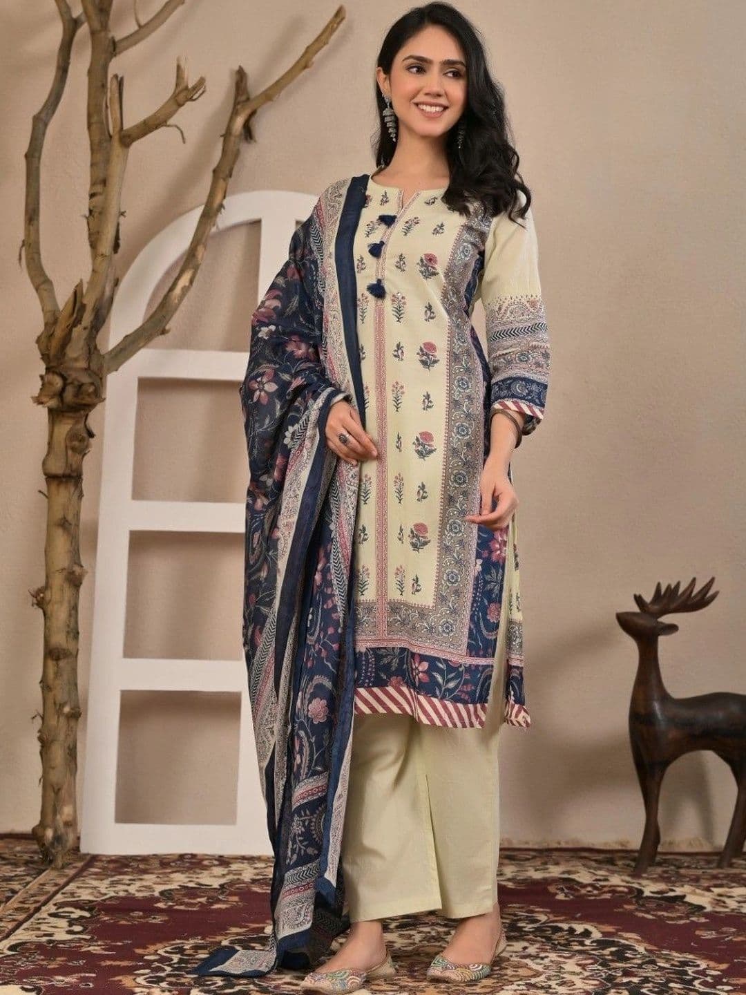 Yashee Women Floral Printed Regular Pure Cotton Kurta with Palazzos & With Dupatta thumbnail 7
