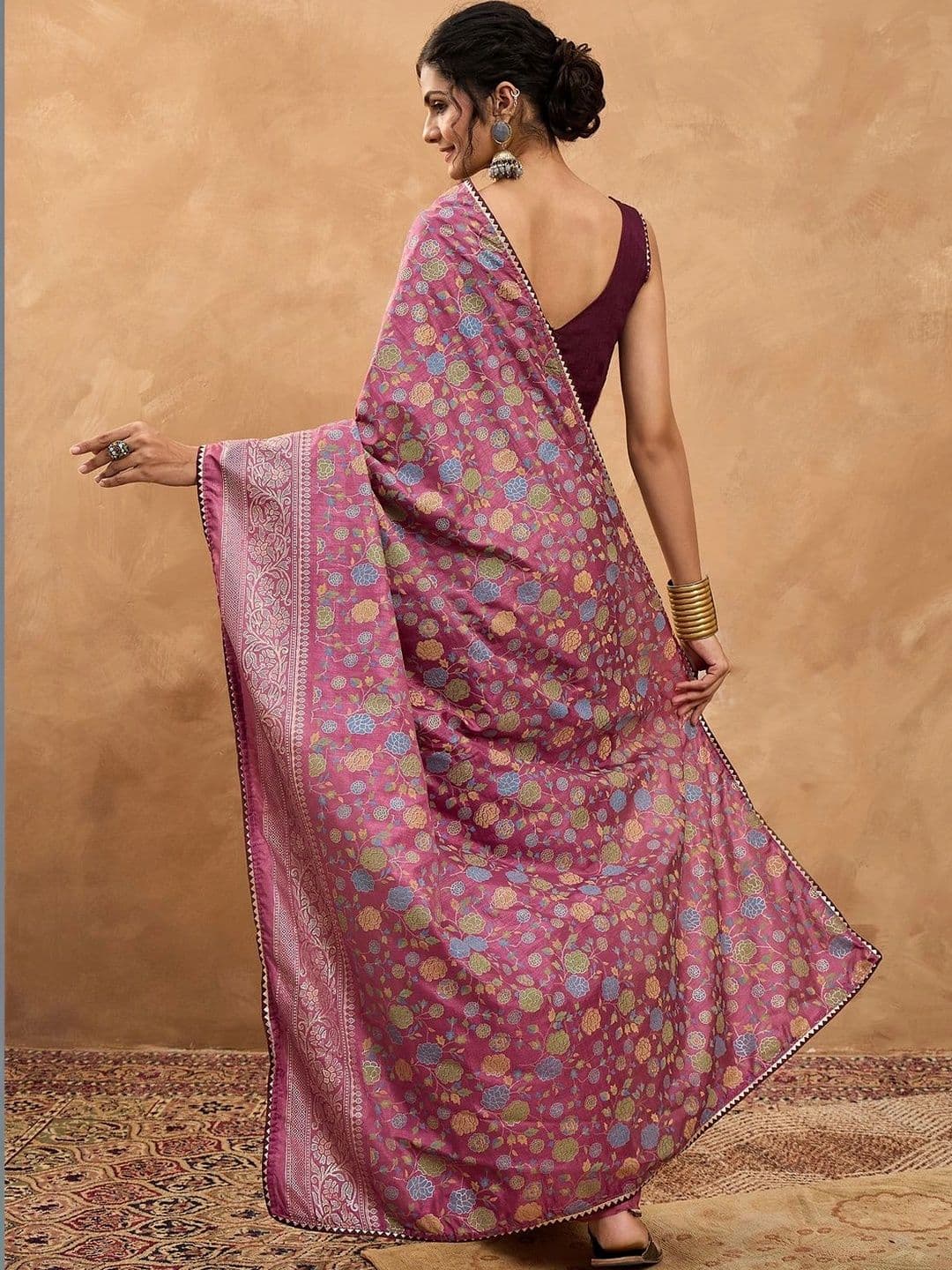 Sangria Woven Design Zari Silk Blend Designer Banarasi Saree thumbnail 3
