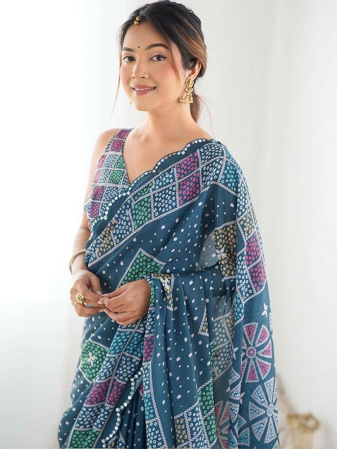 Pixie lane Bandhani Mirror Work Pure Georgette Saree thumbnail 5