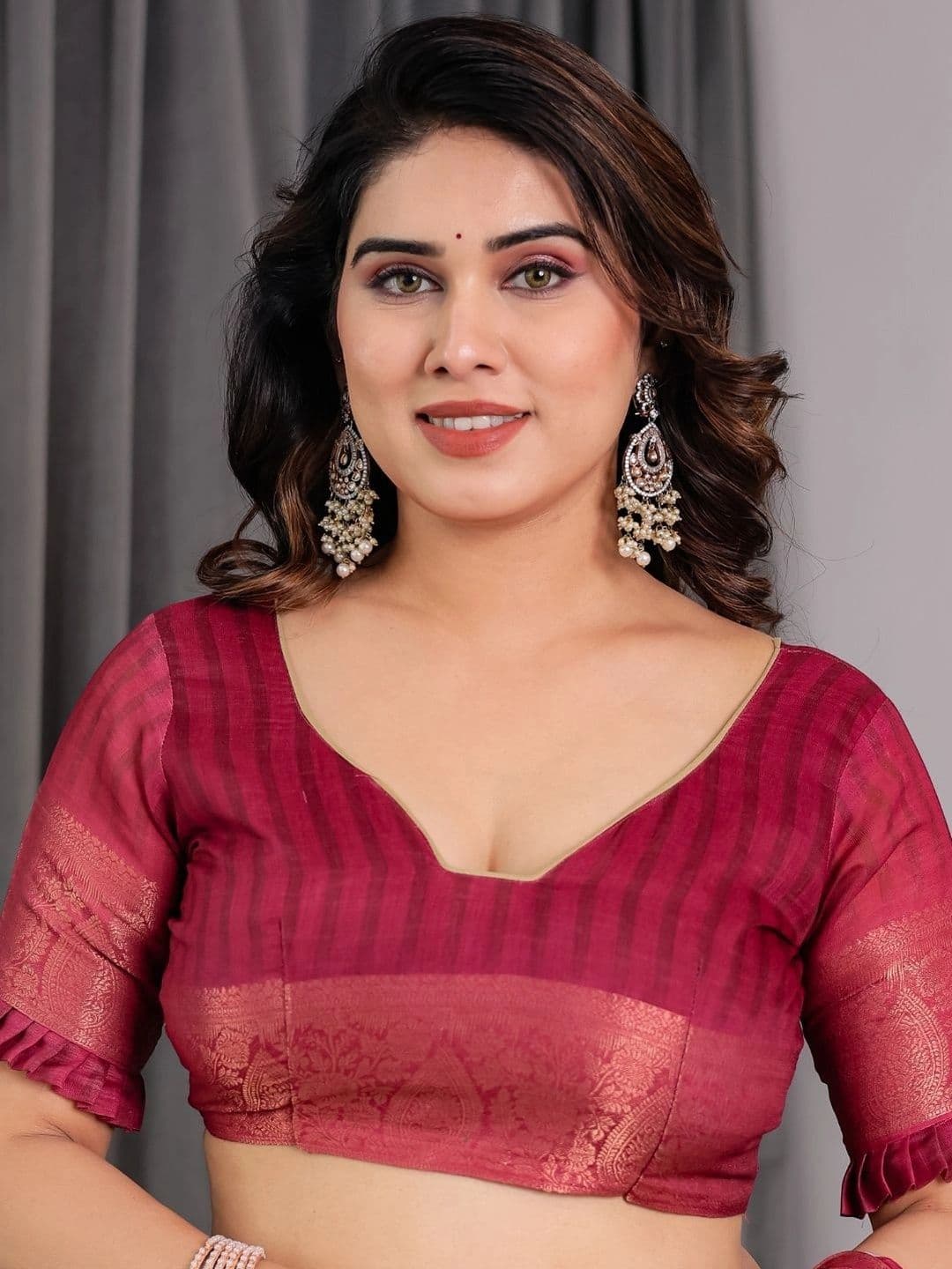 Mitera Floral Silk Blend Designer Saree thumbnail 6