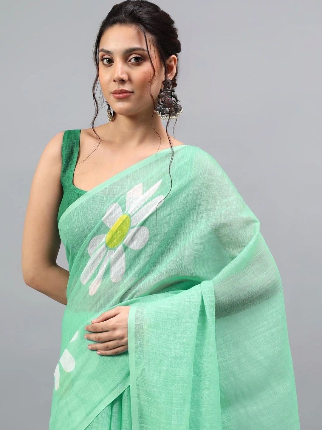 Pixie lane Floral Linen Blend Saree thumbnail 6