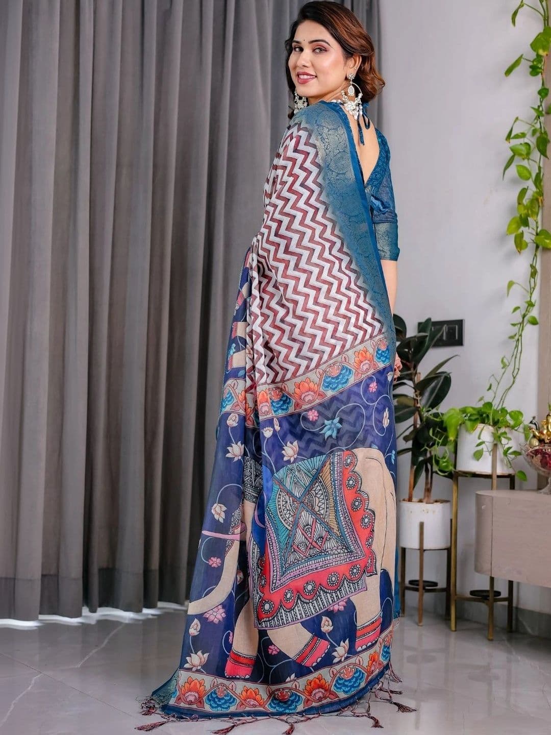 Mitera Women Floral Zari Silk Blend Designer Saree thumbnail 5
