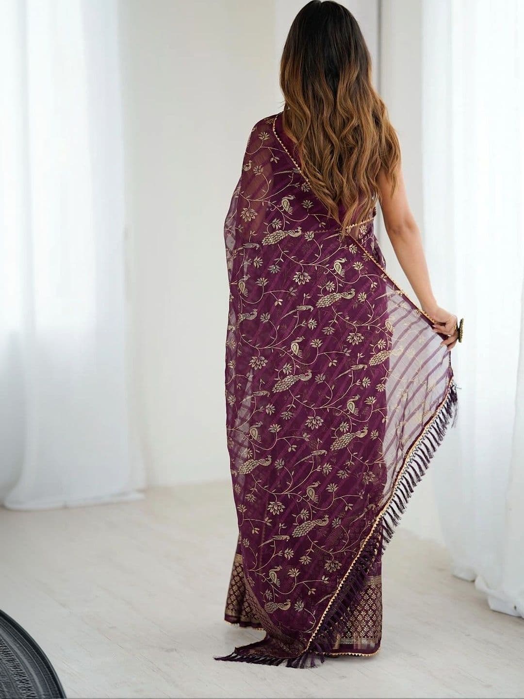 Pixie lane Floral Zari Pure Georgette Saree thumbnail 2