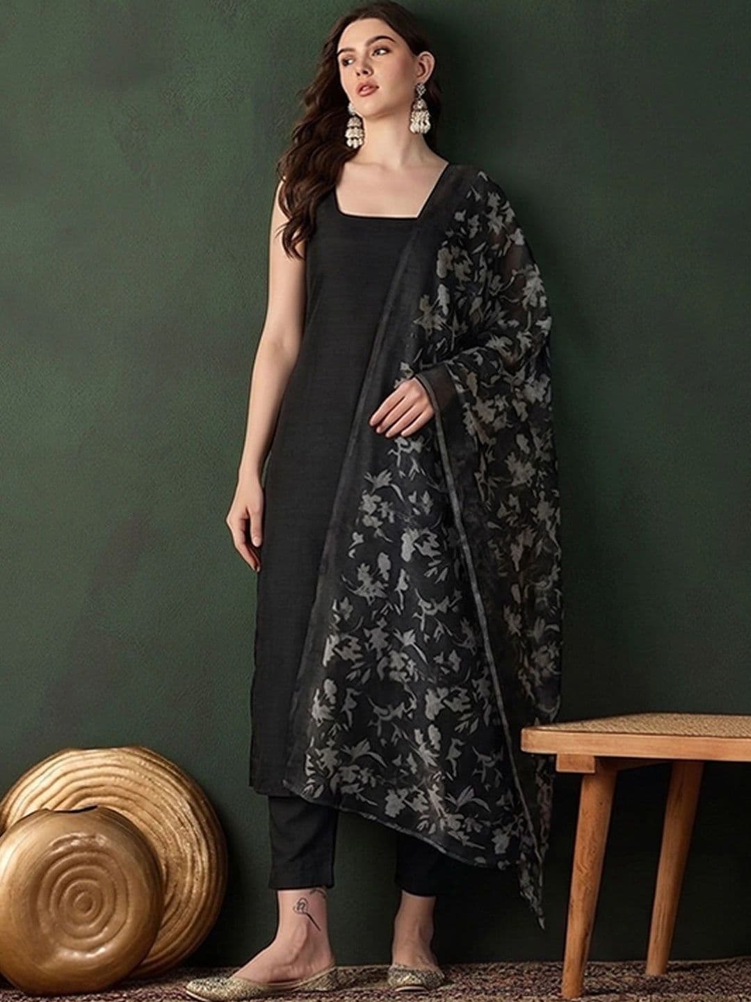 Sangria Women Floral Regular Kurta with Trousers & With Dupatta thumbnail 6