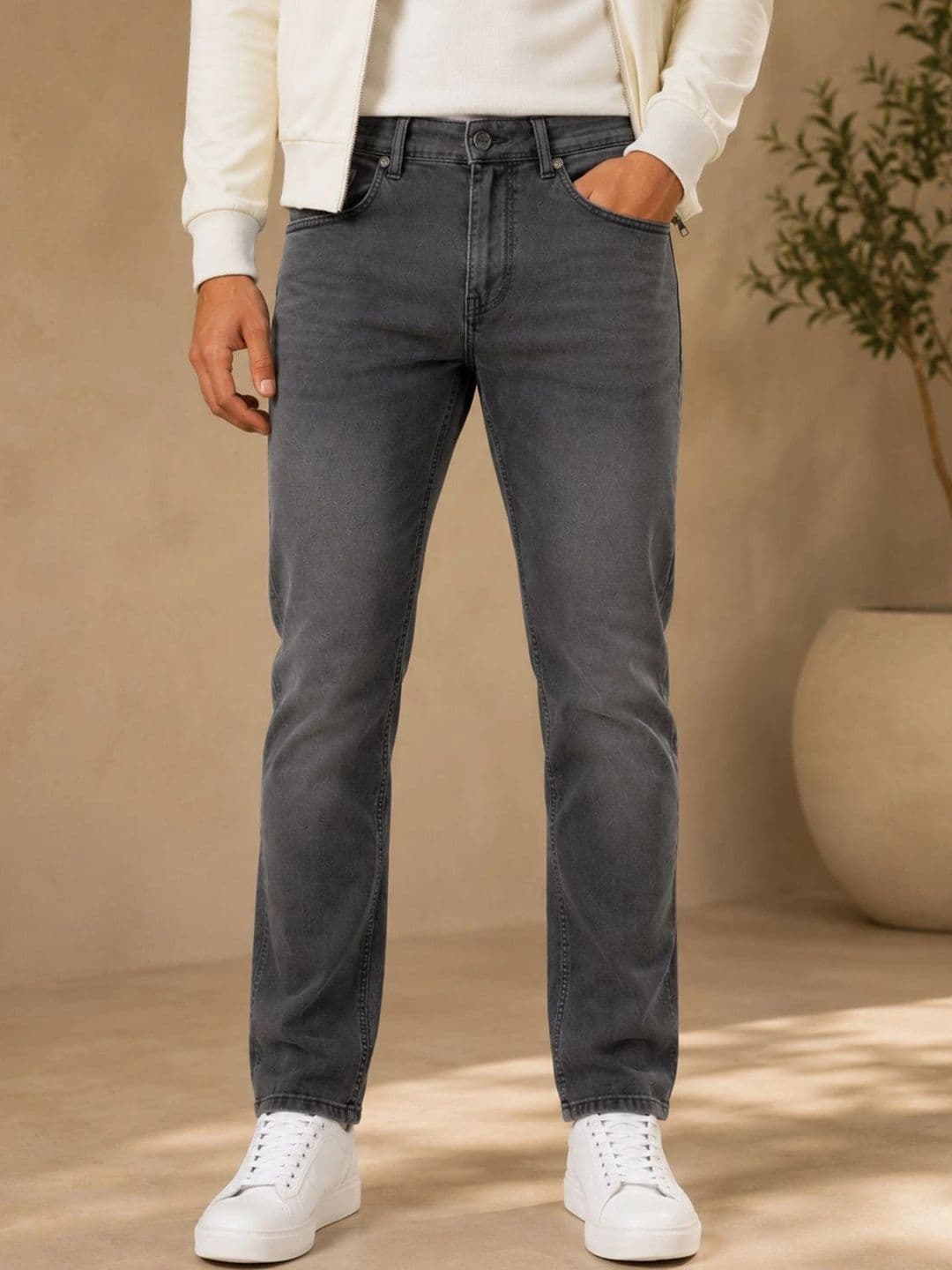 Chennis Men Tapered Fit Mid-Rise Light Fade Stretchable Jeans thumbnail 6
