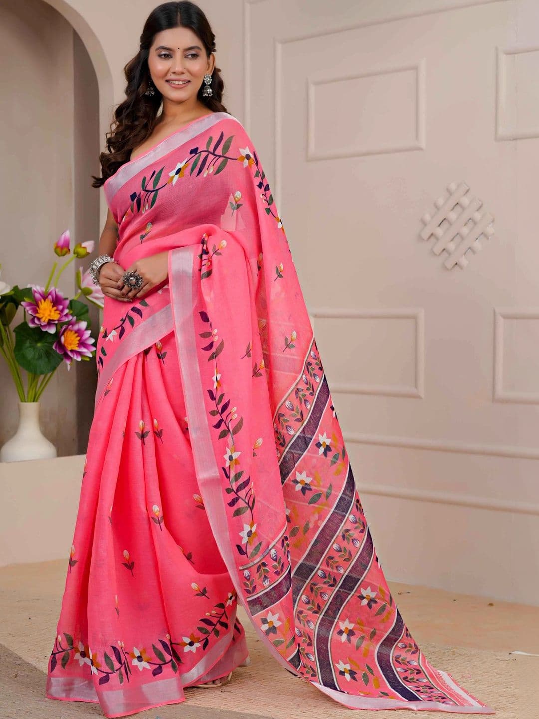 REENAA'S Women Cotton Blend Floral Printed Saree thumbnail 4