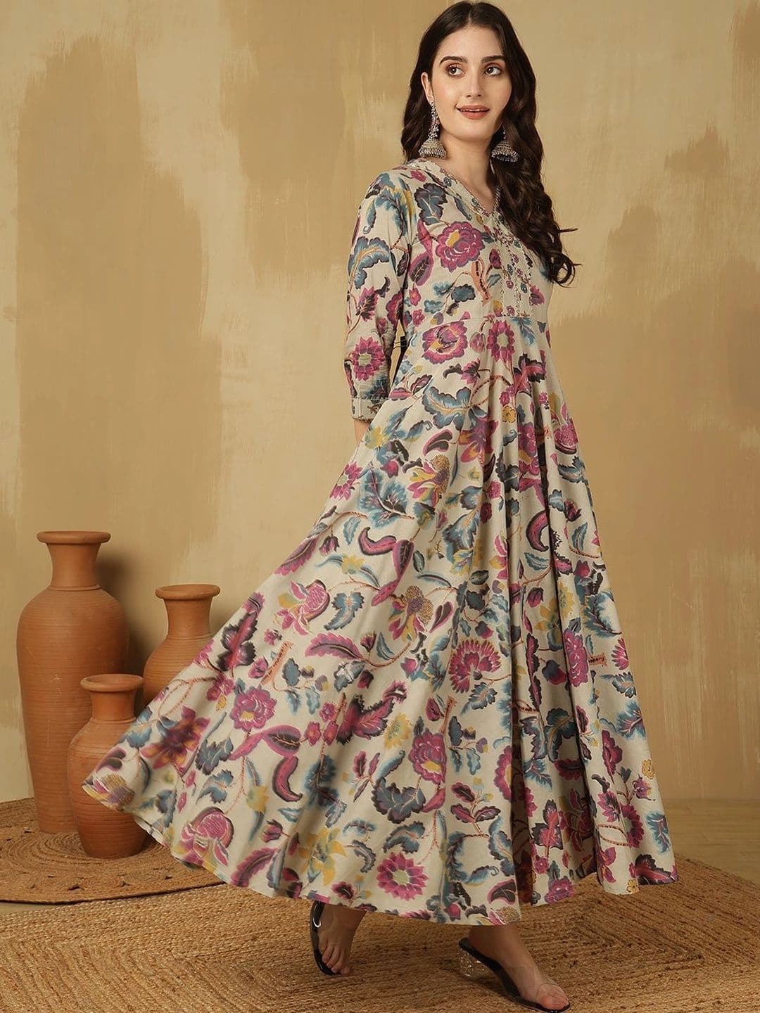 Sangria Women Floral Printed Thread Work Floral Anarkali Kurta thumbnail 2