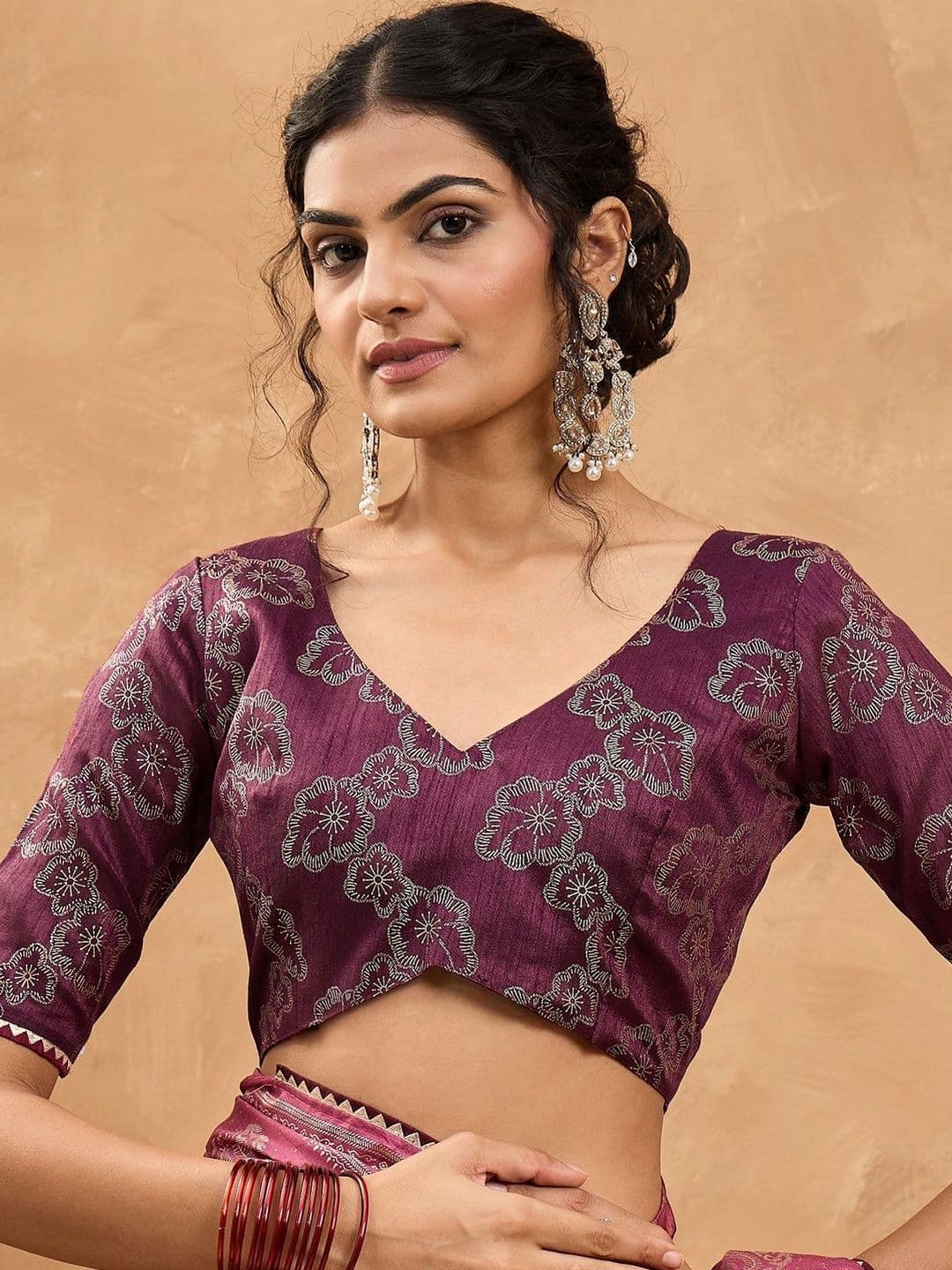 Sangria Embellished Zari Silk Blend Designer Banarasi Saree thumbnail 2