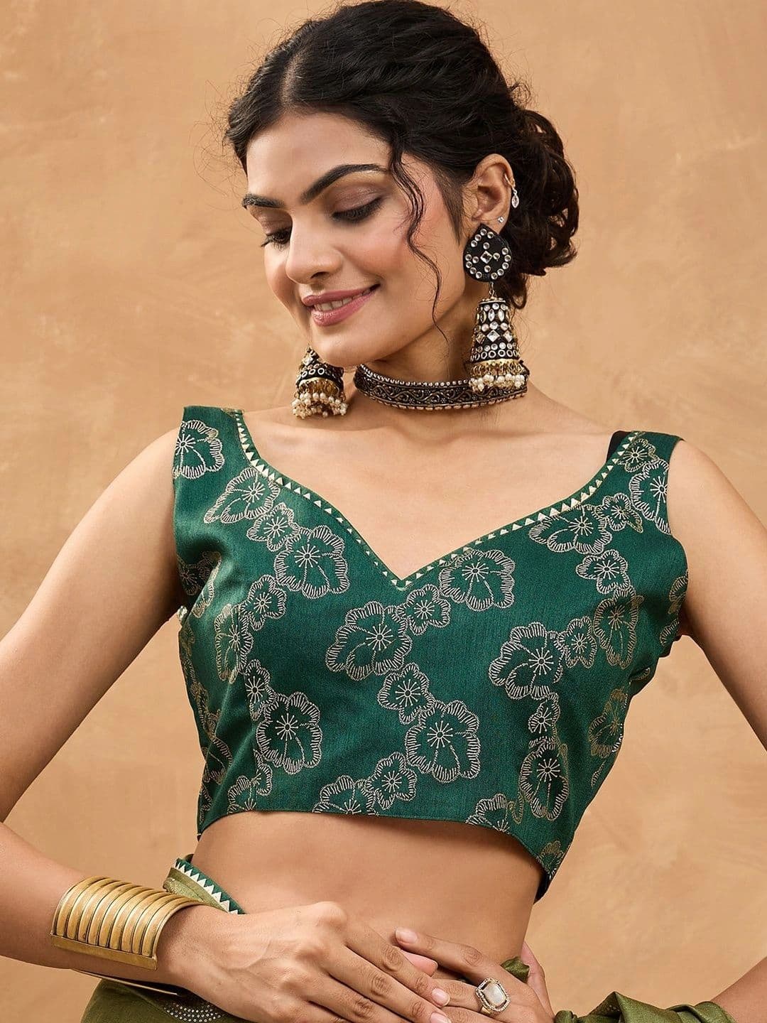 Sangria Woven Design Zari Silk Blend Designer Banarasi Saree thumbnail 6