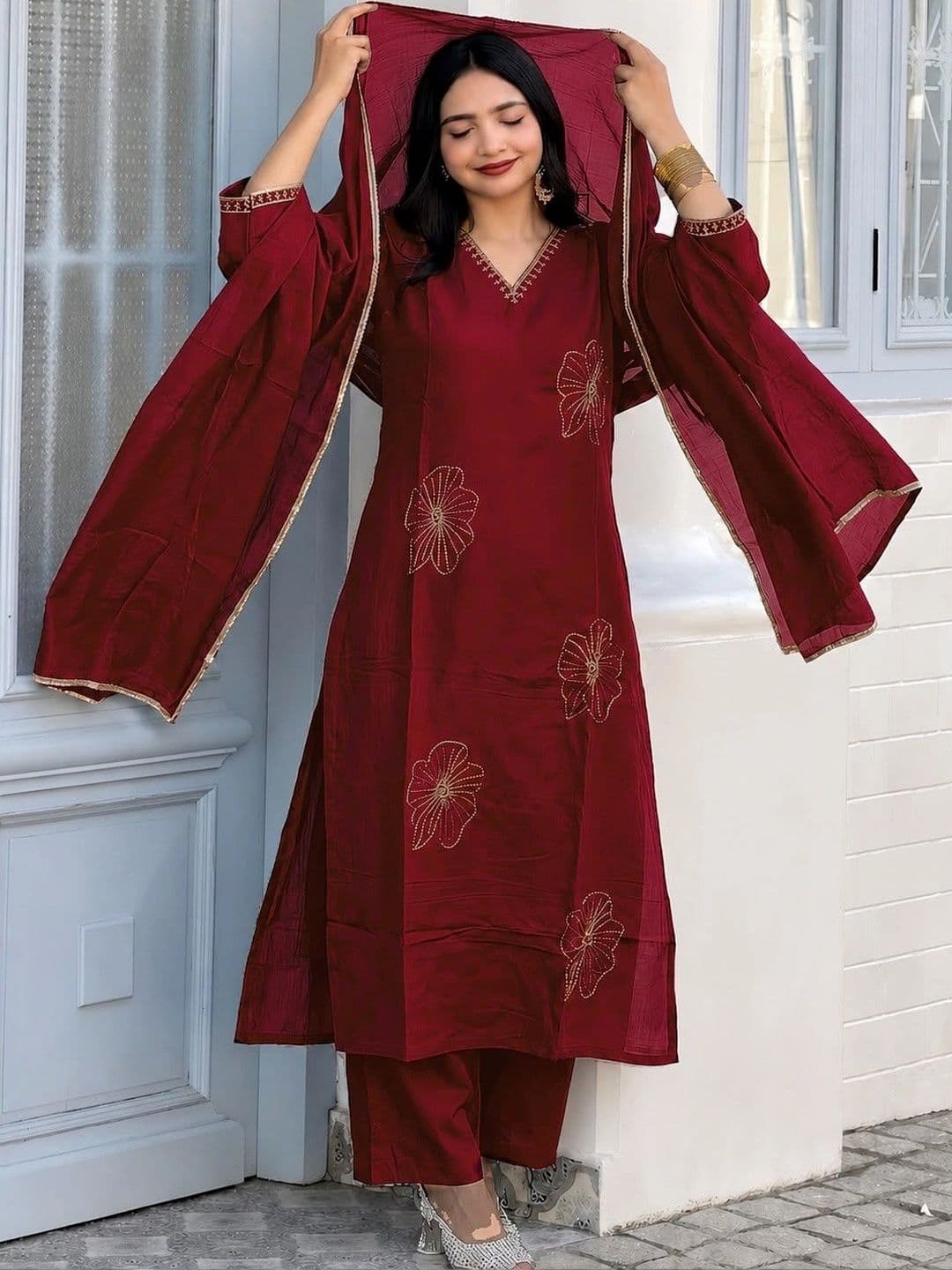 Sangria Women Ethnic Motifs Embroidered Regular Thread Work Kurta with Trousers & With Dupatta thumbnail 4