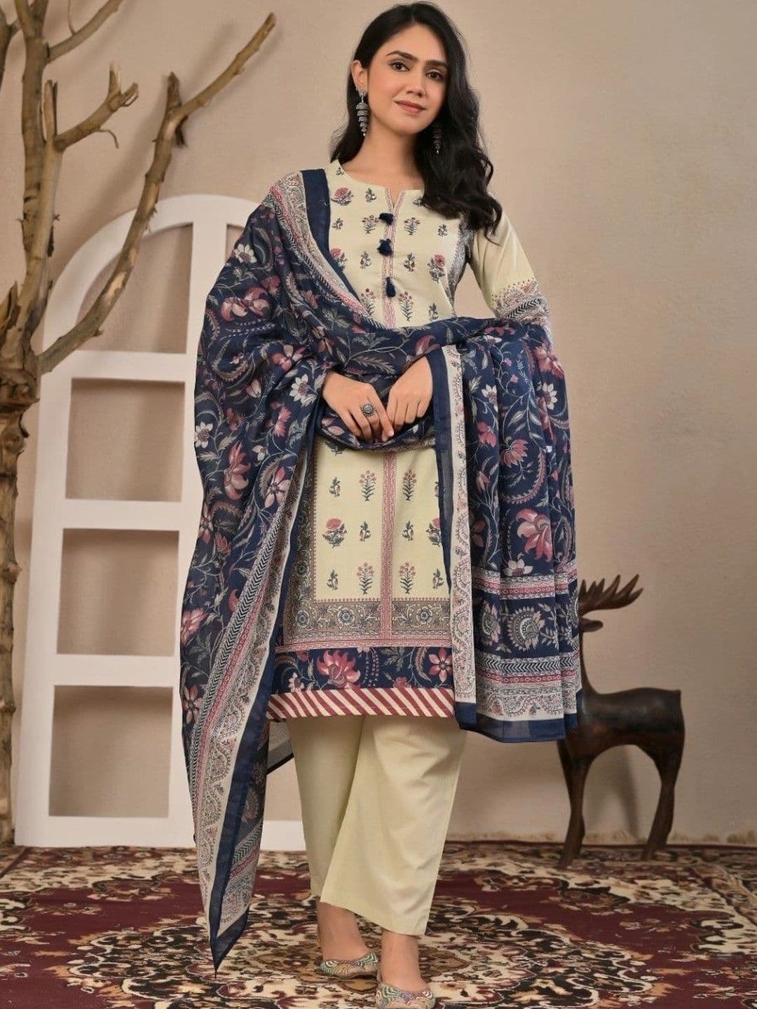 Yashee Women Floral Printed Regular Pure Cotton Kurta with Palazzos & With Dupatta thumbnail 2