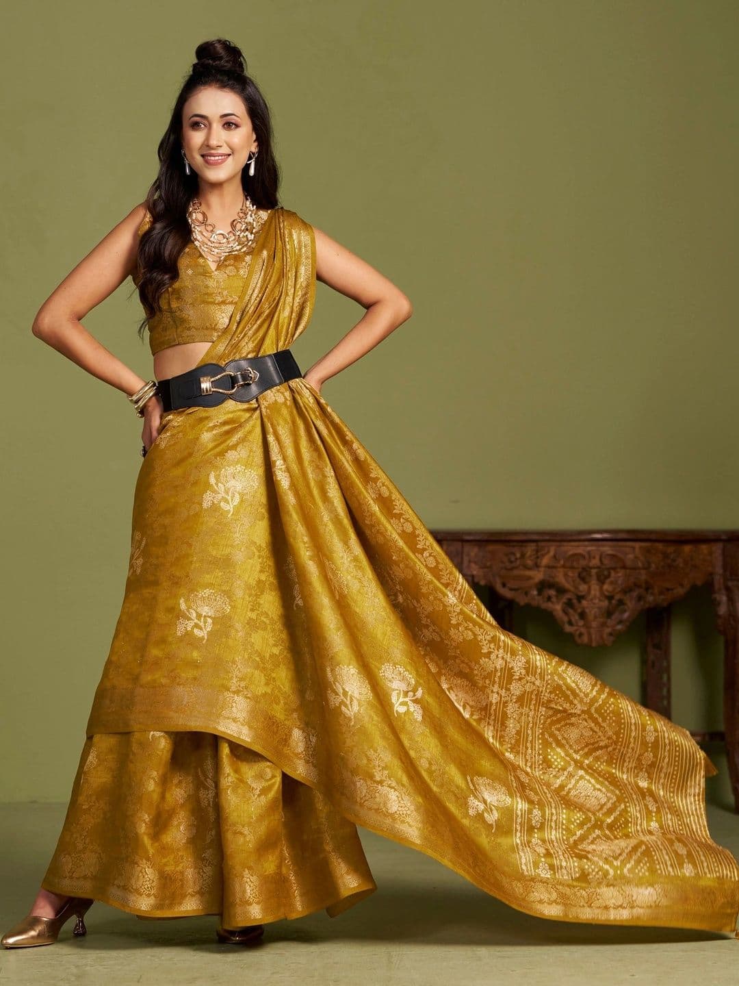 Anouk Ethnic Motifs Silk Blend Banarasi Saree thumbnail 4