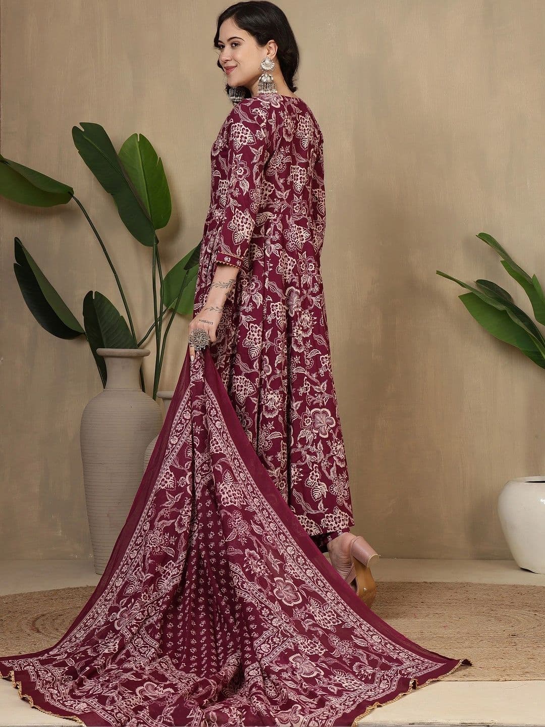 Sangria Women Ethnic Motifs Printed Regular Pure Cotton Kurta with Trousers & With Dupatta thumbnail 6