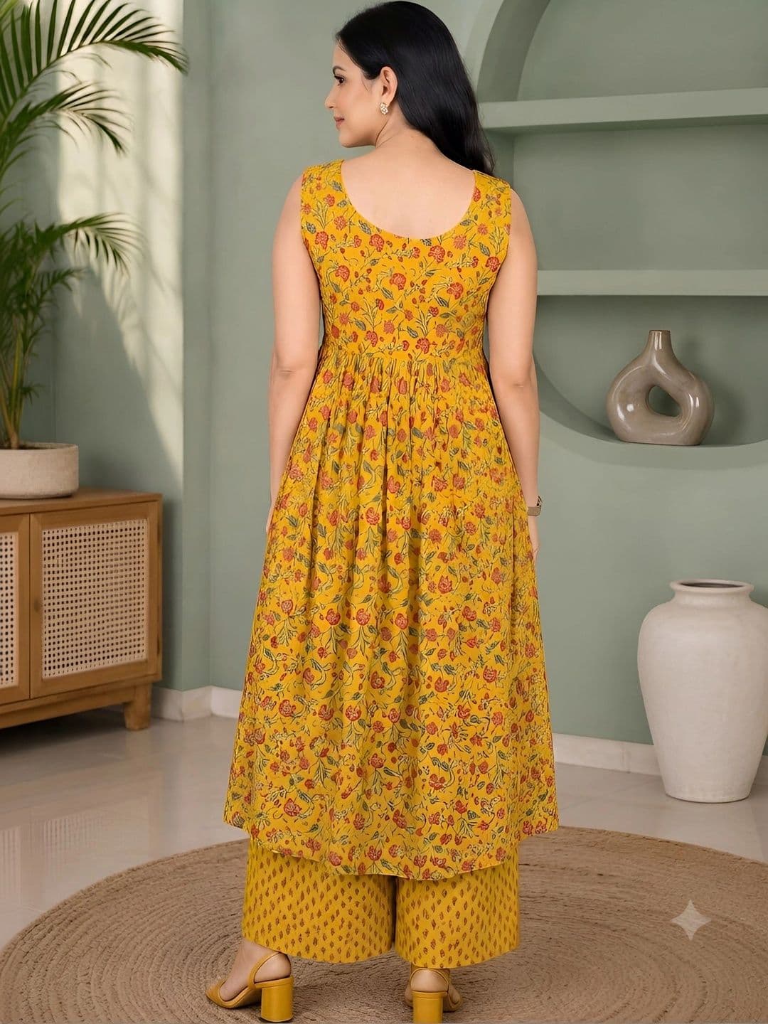 HERE&NOW Women Floral Printed Regular Pure Cotton Kurta with Palazzos thumbnail 4