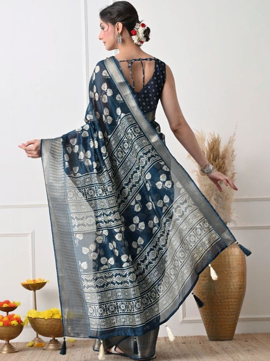 KALINI Women Floral Printed Art Silk Saree thumbnail 2