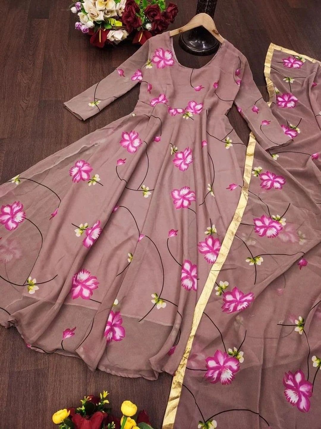 Krunal Raiyani Women Floral Printed Empire Kurta With Dupatta thumbnail 3