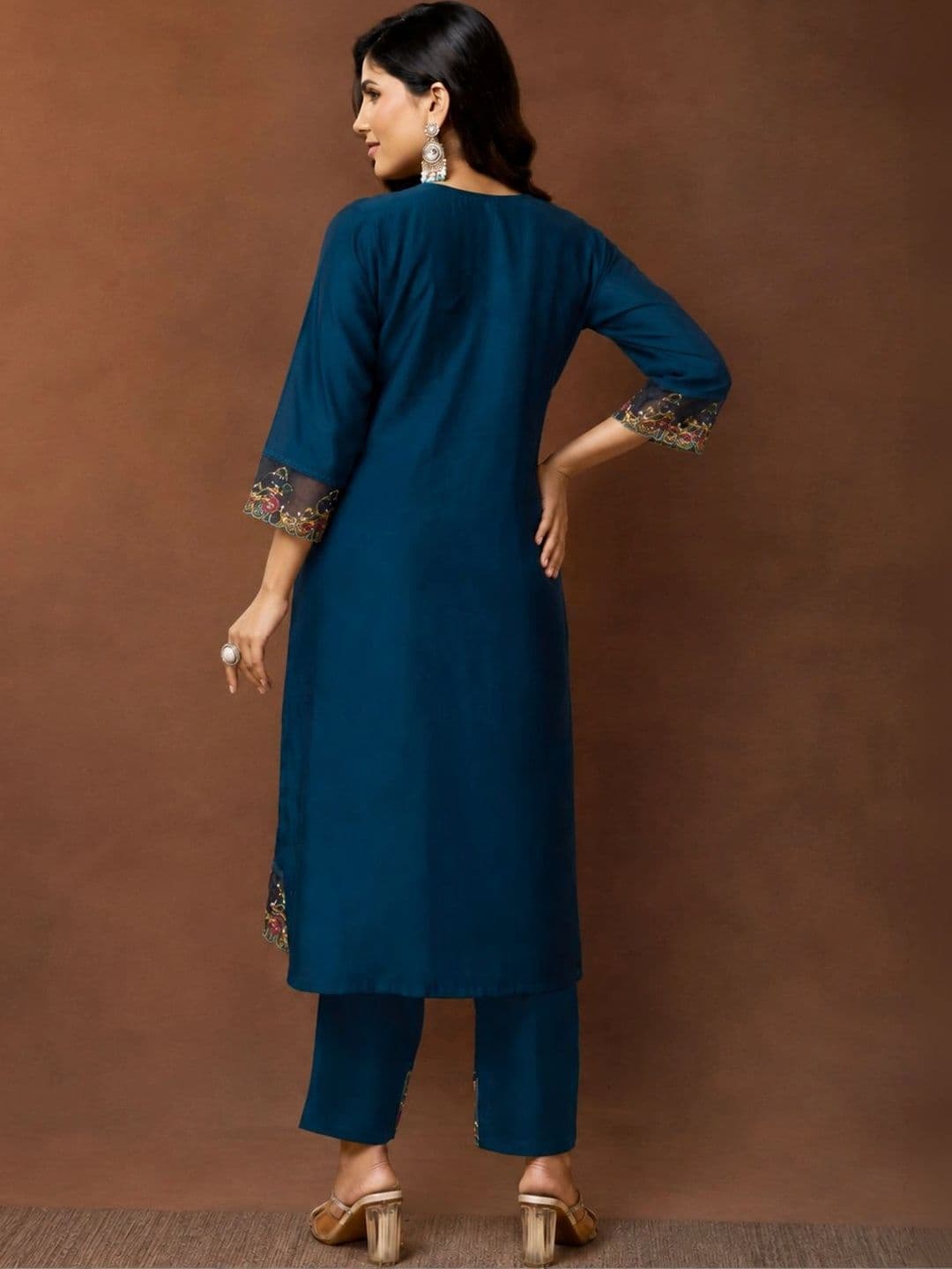 PAUSE Women Embroidered Regular Thread Work Pure Silk Kurta with Trousers & With Dupatta thumbnail 2